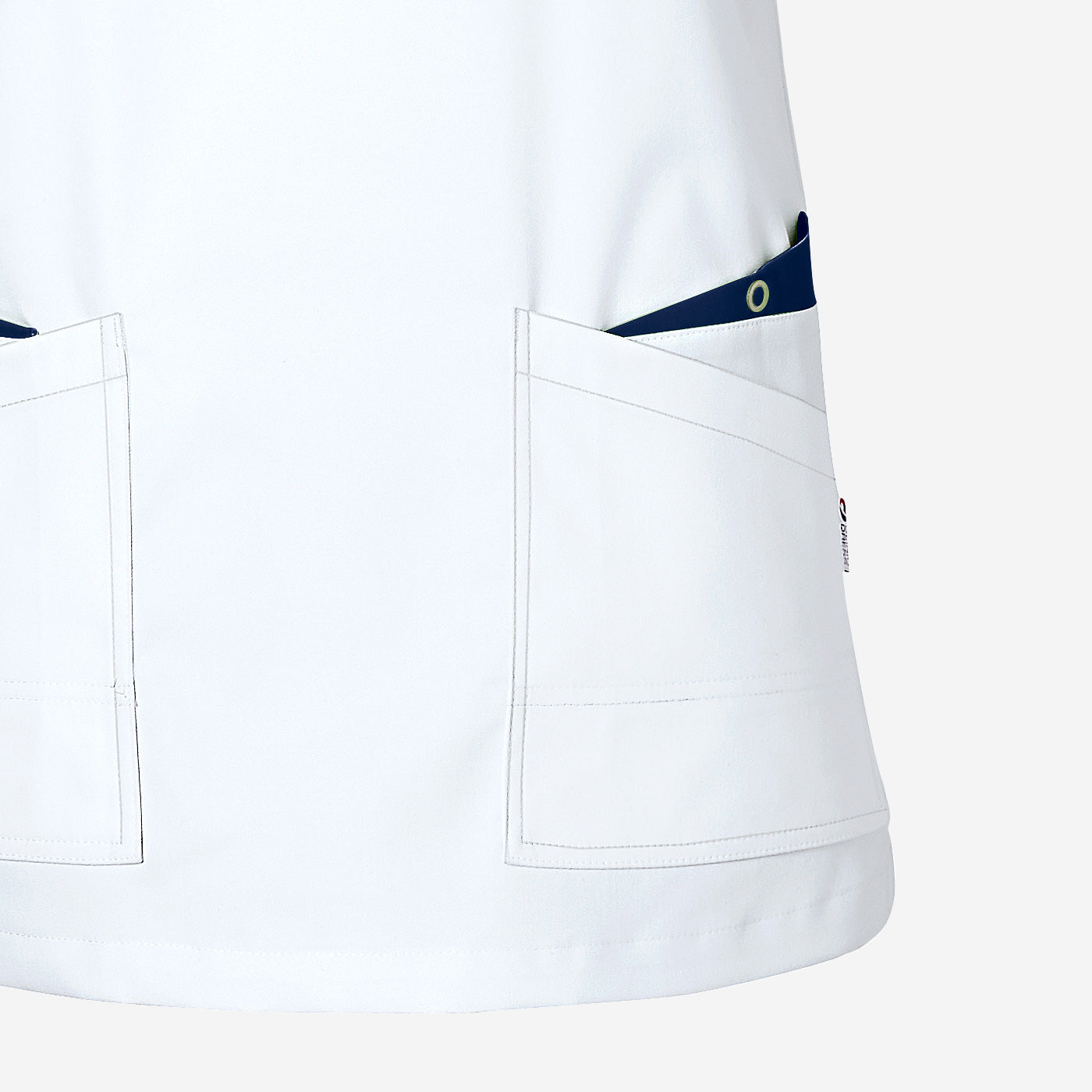 Detailaufnahme, Seiten-Tasche der CLINIC STRETCH Schlupfkasacks.