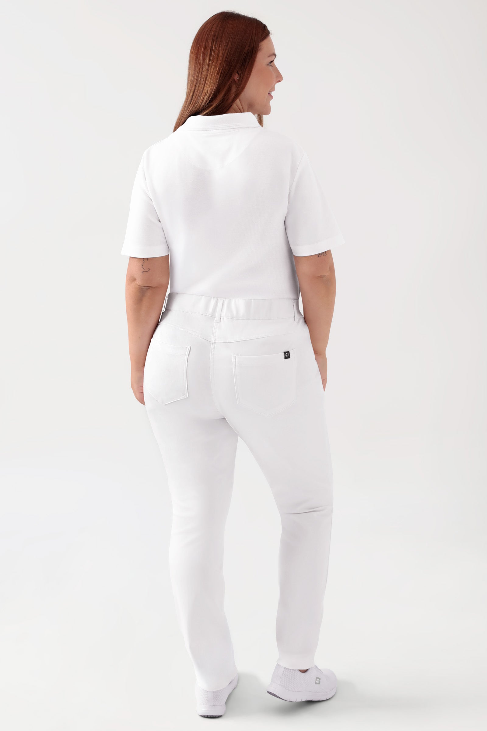 COMFY FLEX 5-Pocket Hose Damen - schlankes Bein weiss, Rückansicht Das Model ist 173 cm groß und trägt Grösse 46