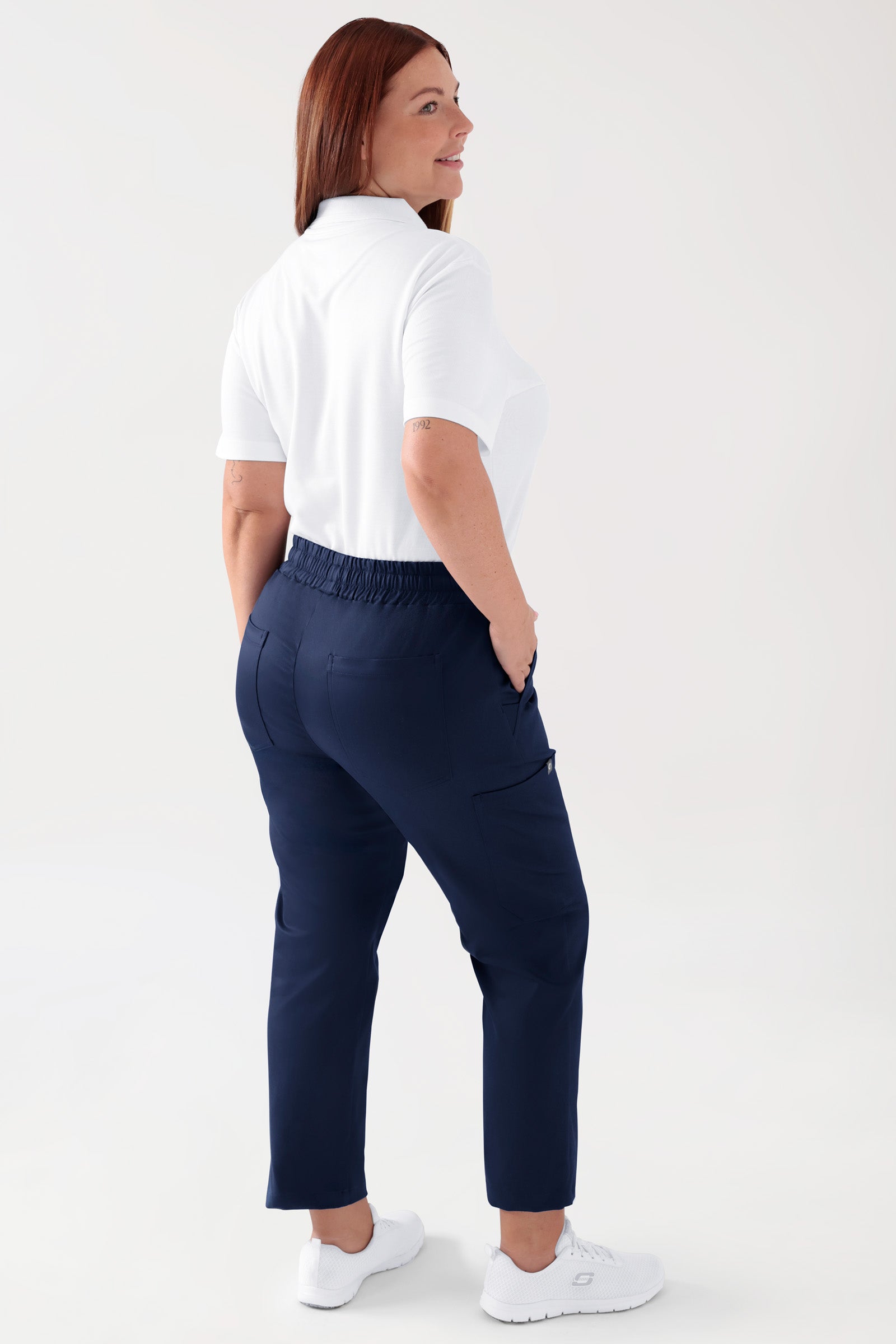 COMFY FLEX Stretch Hose Unisex - 7/8 Länge navy, Rückansicht Das Model ist 173 cm groß und trägt Grösse L