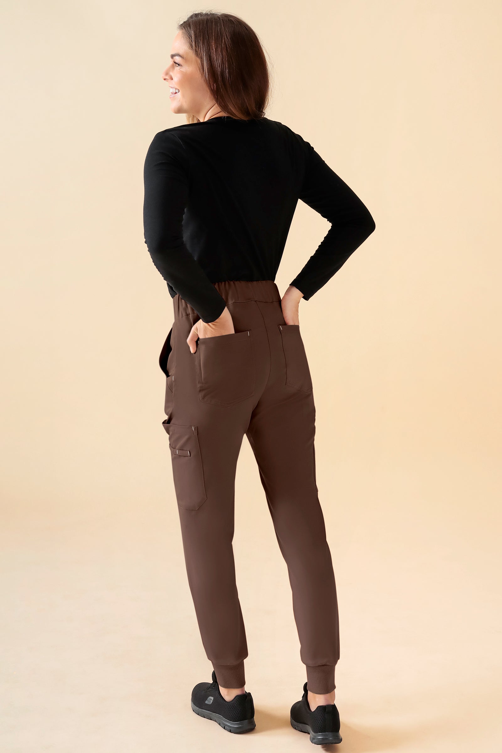 KAERE Hose Damen - Saumbündchen Kurzgr. mit Beintaschen coffee