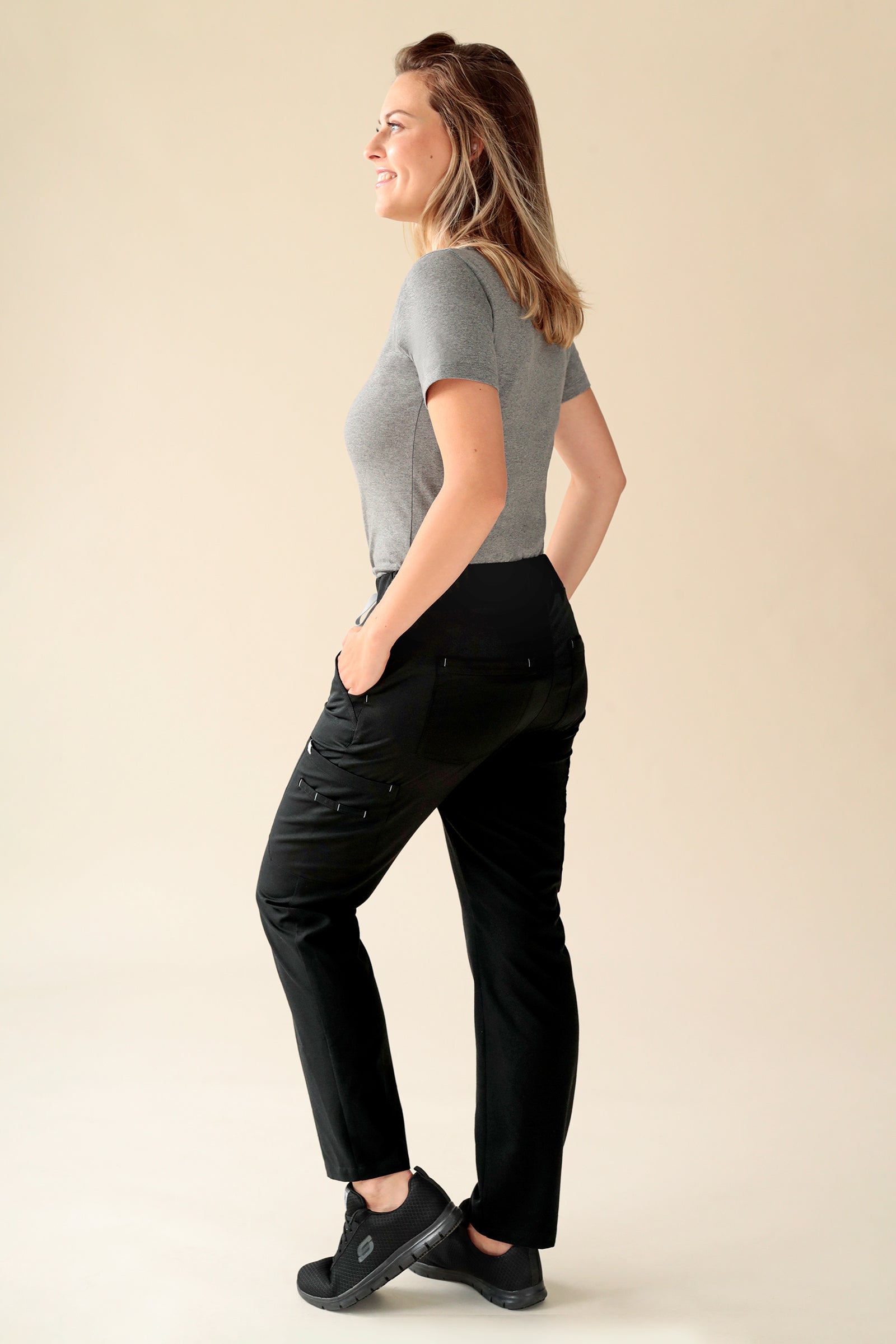 KAERE Hose Damen - gerader Saum Kurzgr. mit Beintaschen schwarz, Vue de dos
