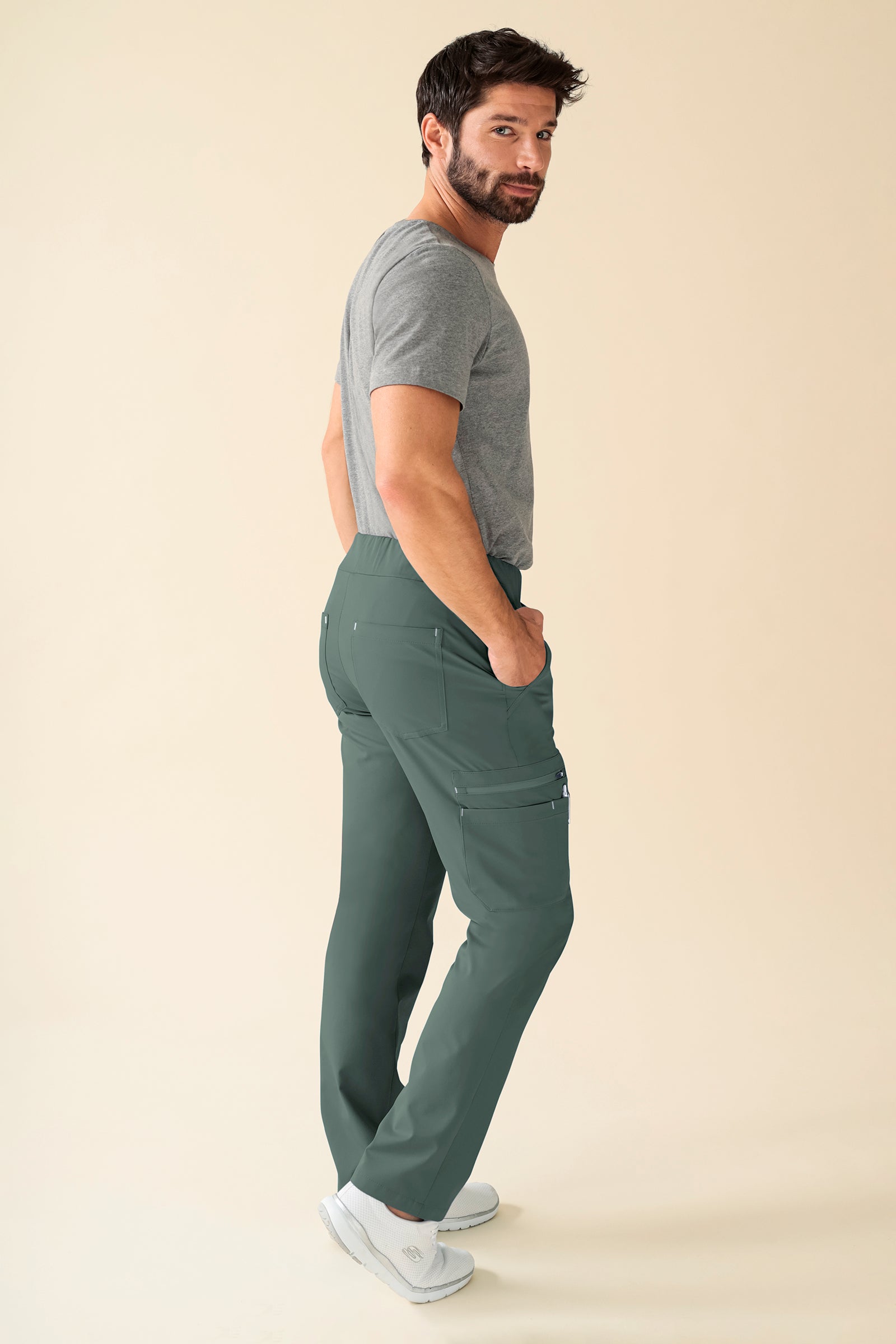 KAERE Hose Herren - gerader Saum Kurzgr. mit Beintaschen dunkelgrün, Rückansicht