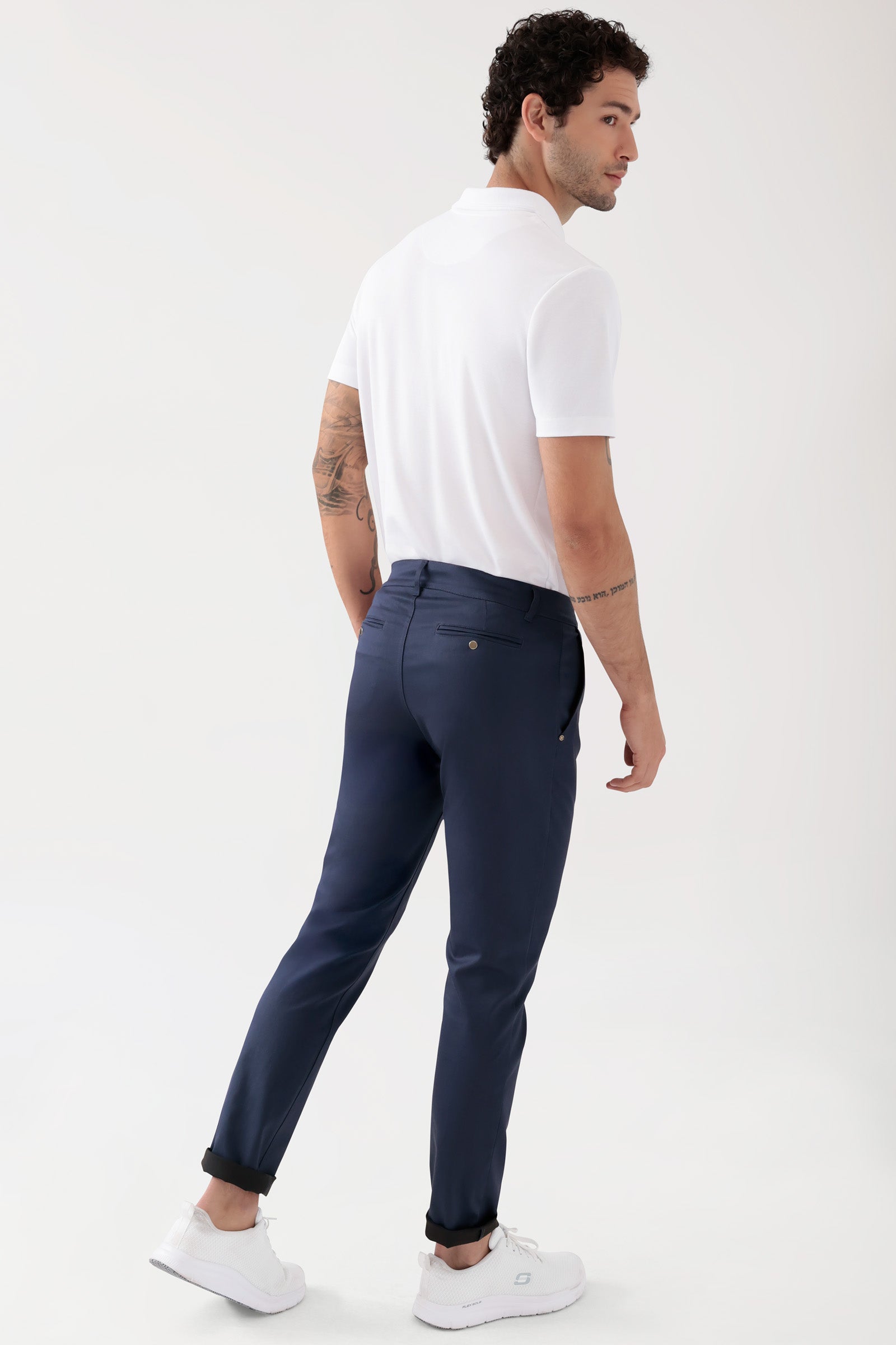 COMFY FLEX Hose Herren - Chino Style navy, Rückansicht Das Model ist 188 cm groß und trägt Grösse 48