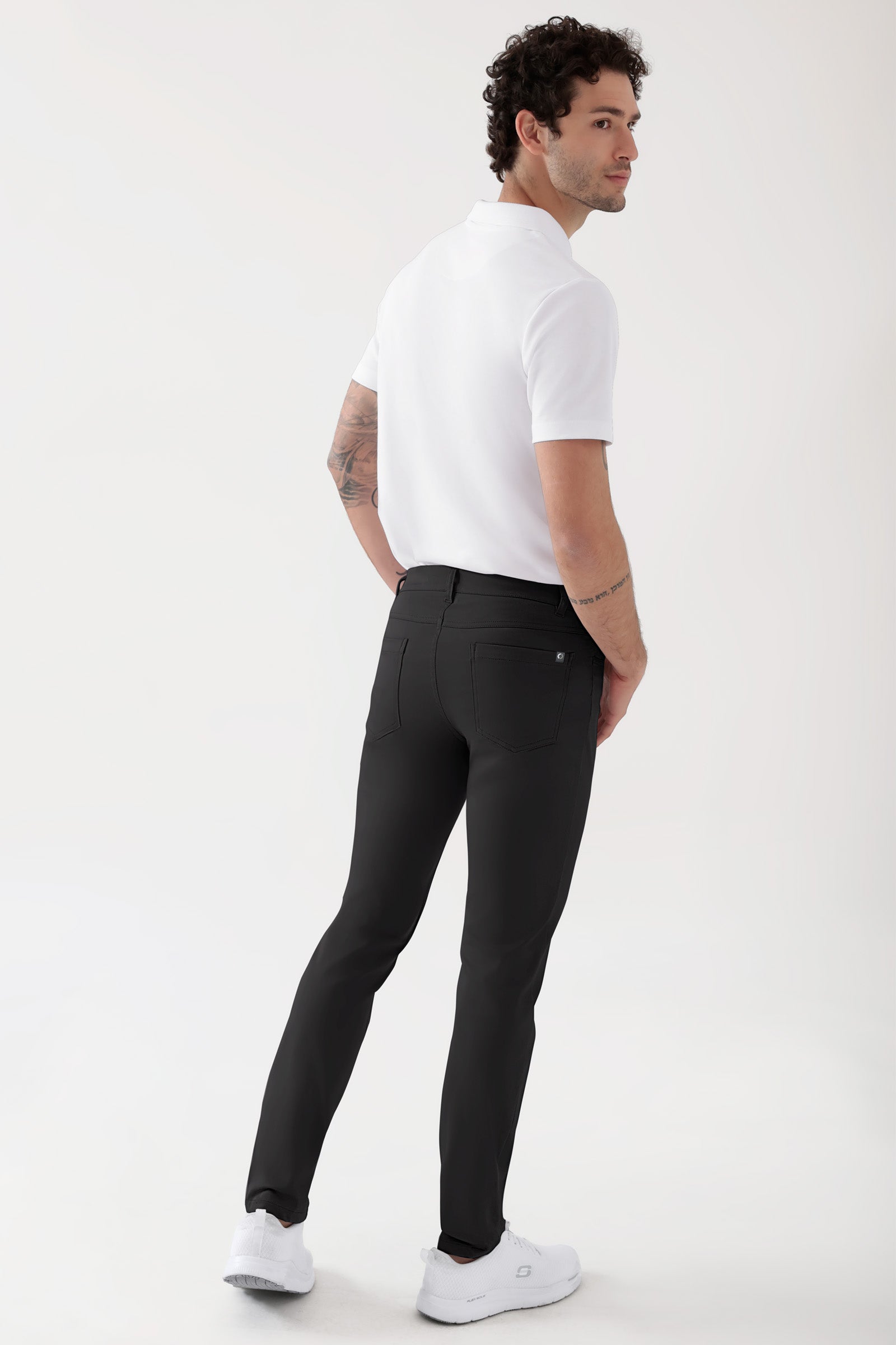 COMFY FLEX 5-Pocket Hose Herren - schlankes Bein schwarz, Rückansicht Das Model ist 188 cm groß und trägt Grösse 48