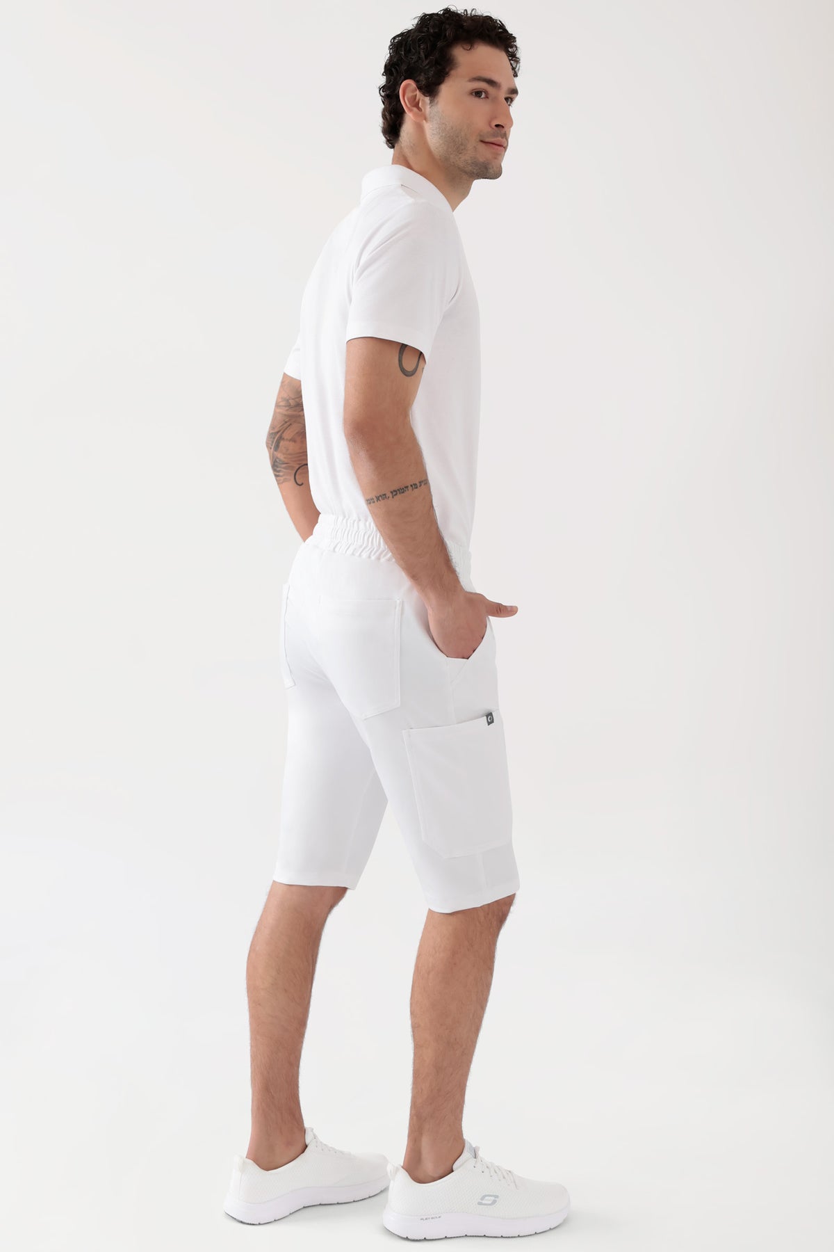 COMFY FLEX Stretch Hose Unisex - Bermuda weiss, Rückansicht Das Model ist 188 cm groß und trägt Grösse M