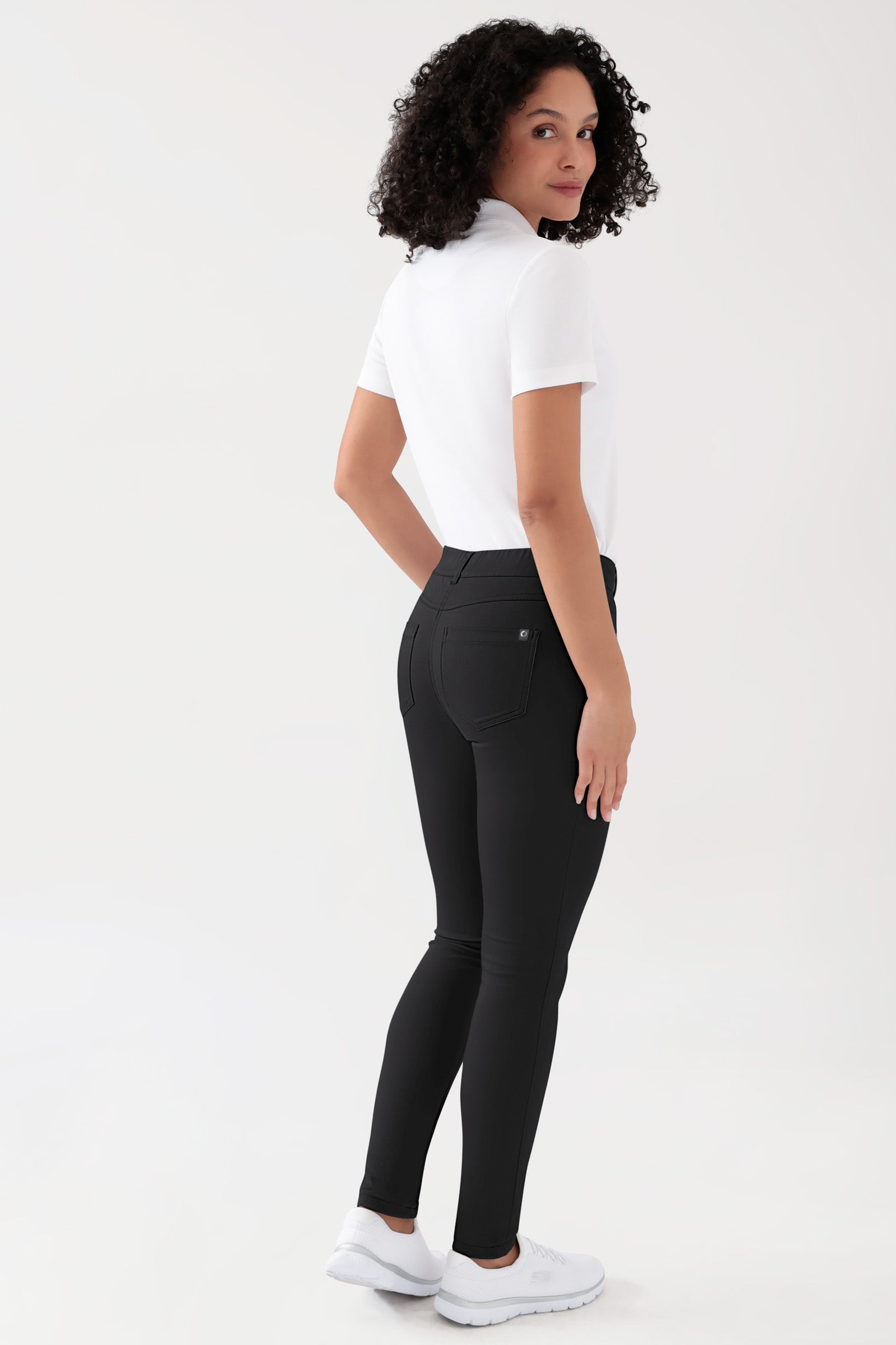 COMFY FLEX 5-Pocket Hose Damen - schlankes Bein schwarz, Rückansicht Das Model ist 176 cm groß und trägt Grösse 36