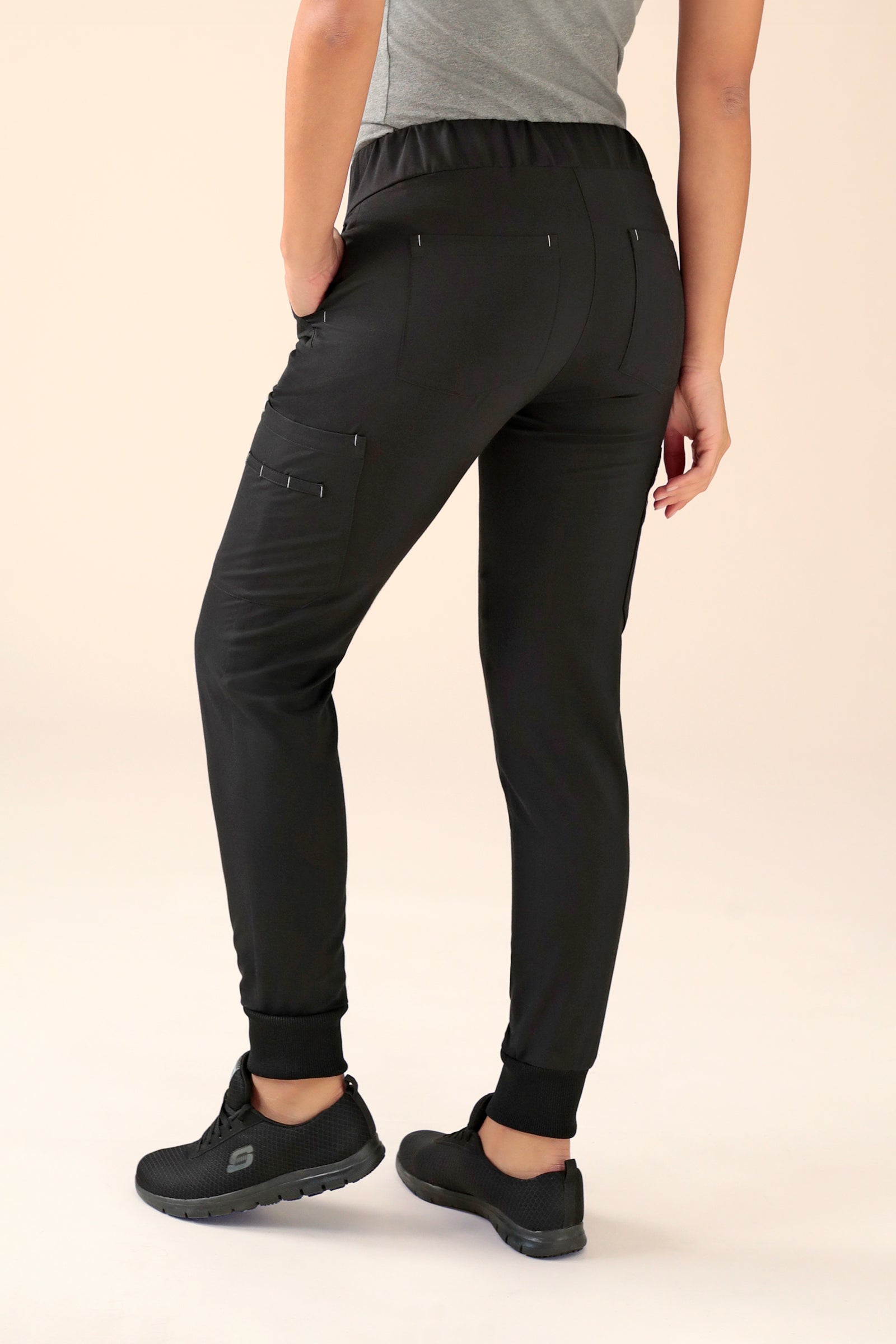KAERE Hose Damen - Saumbündchen mit Beintaschen schwarz, Vue de dos