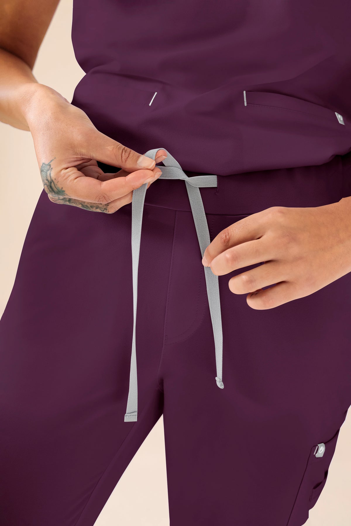 KAERE Hose Damen - gerader Saum Kurzgr. mit Beintaschen pflaume