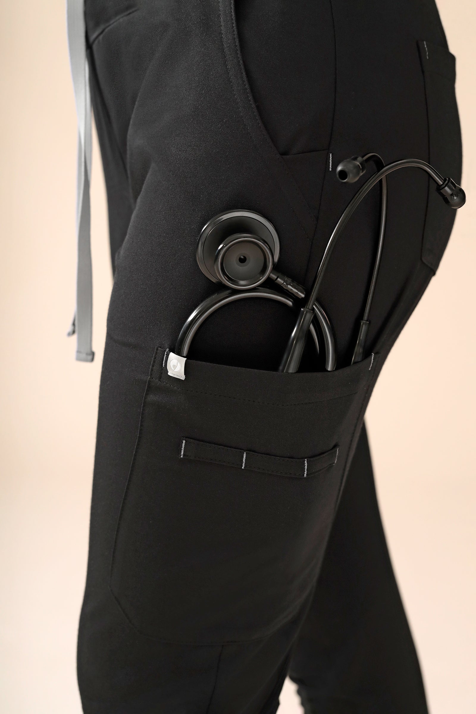 KAERE Hose Damen - gerader Saum Kurzgr. mit Beintaschen schwarz