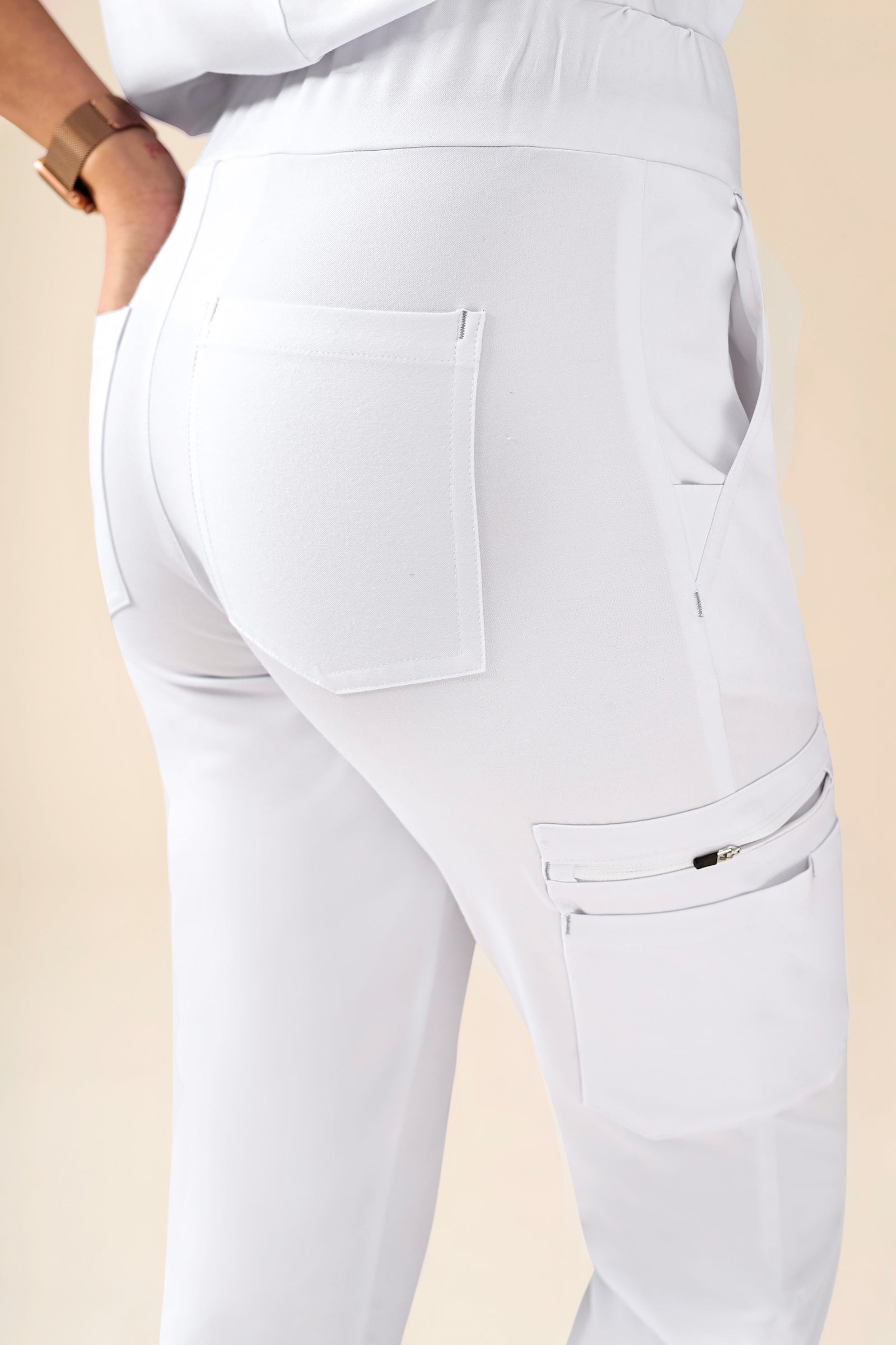KAERE Hose Damen - gerader Saum Kurzgr. mit Beintaschen weiss