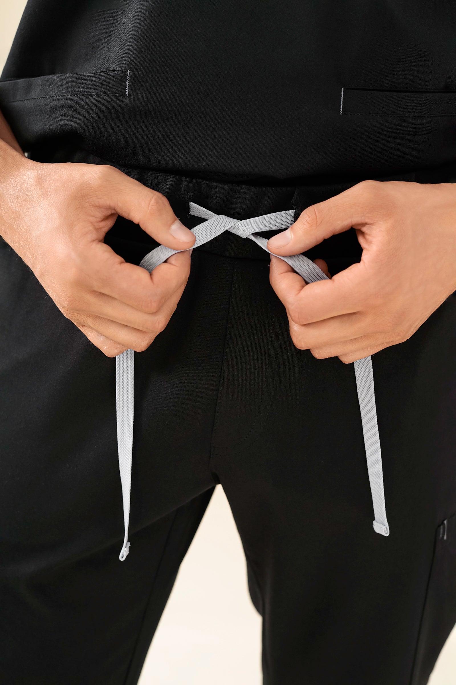 KAERE Hose Herren - Saumbündchen mit Beintaschen schwarz