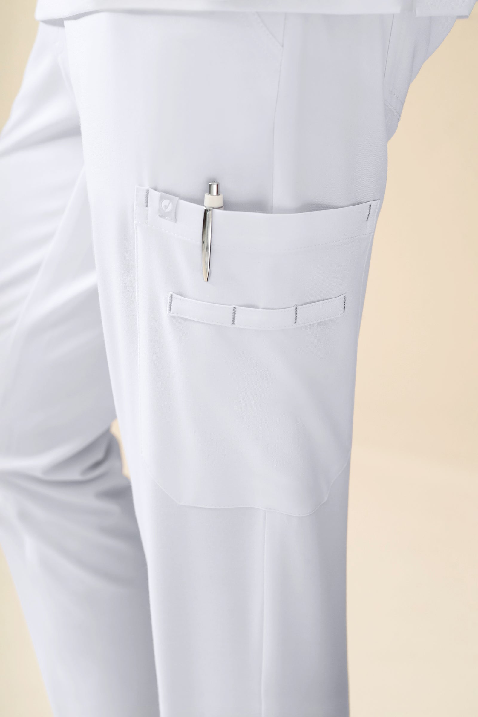 KAERE Hose Herren - Saumbündchen mit Beintaschen weiss