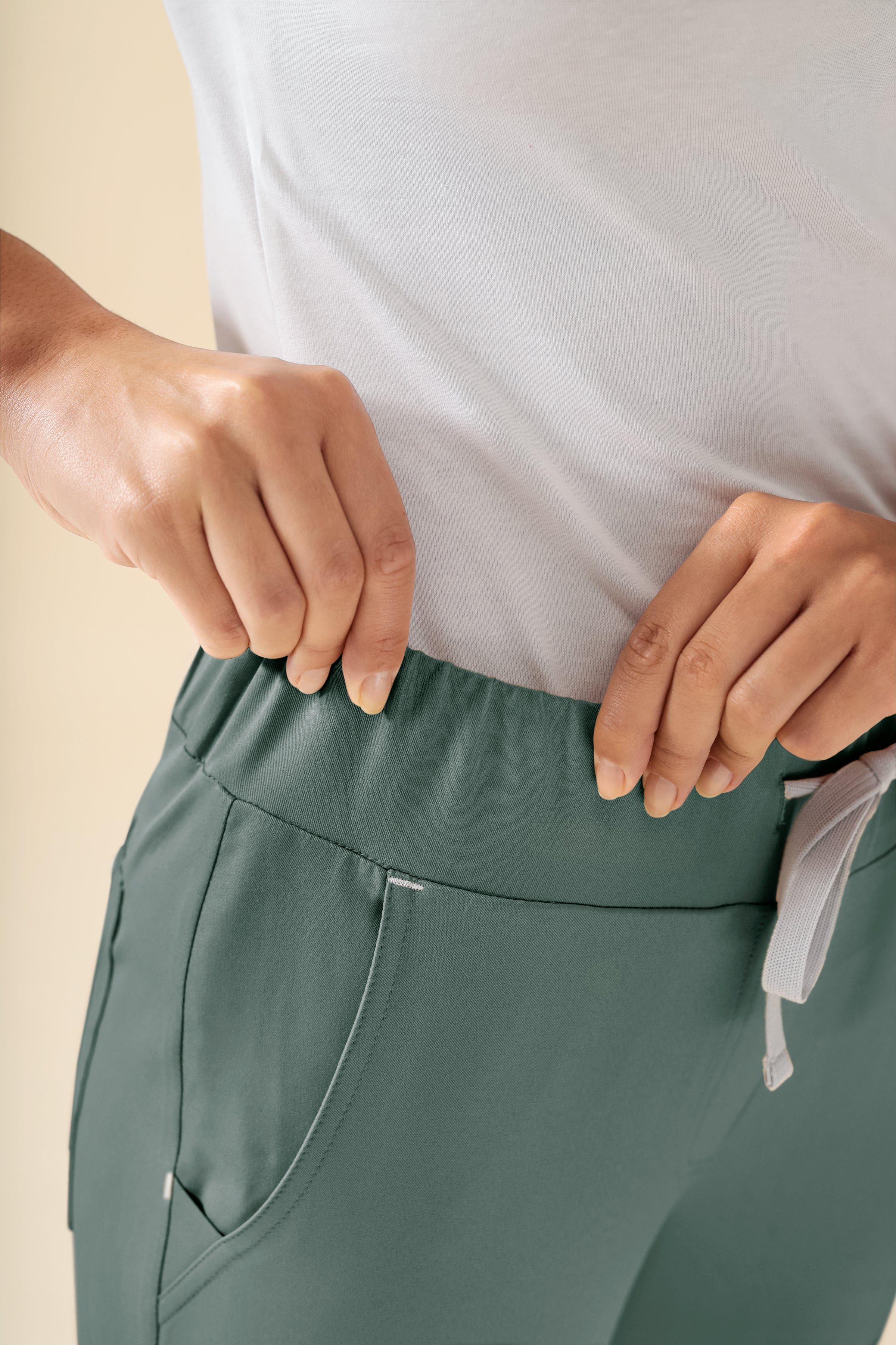 KAERE Hose Damen - Saumbündchen ohne Beintaschen dunkelgrün