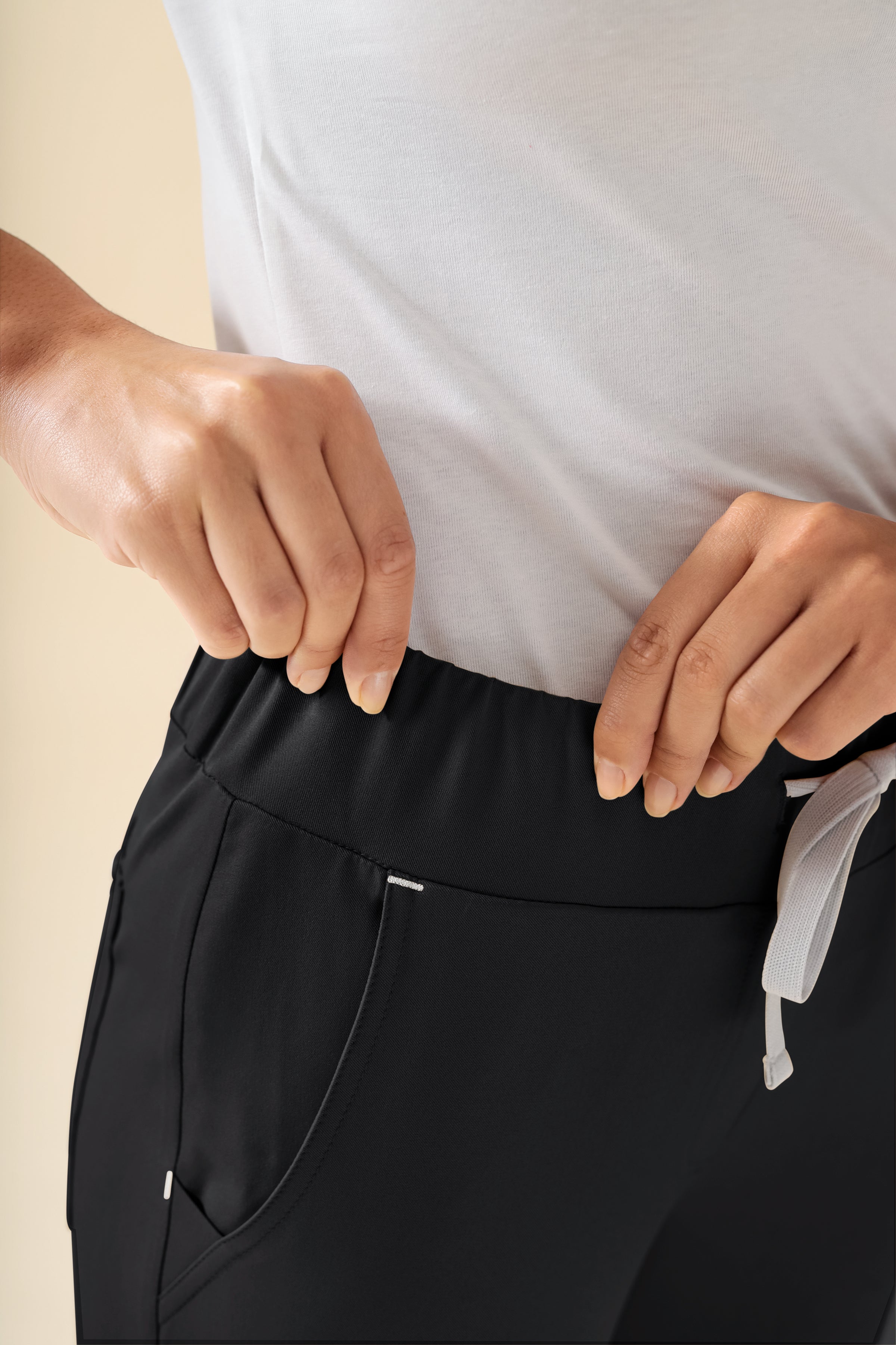 KAERE Hose Damen - Saumbündchen ohne Beintaschen schwarz