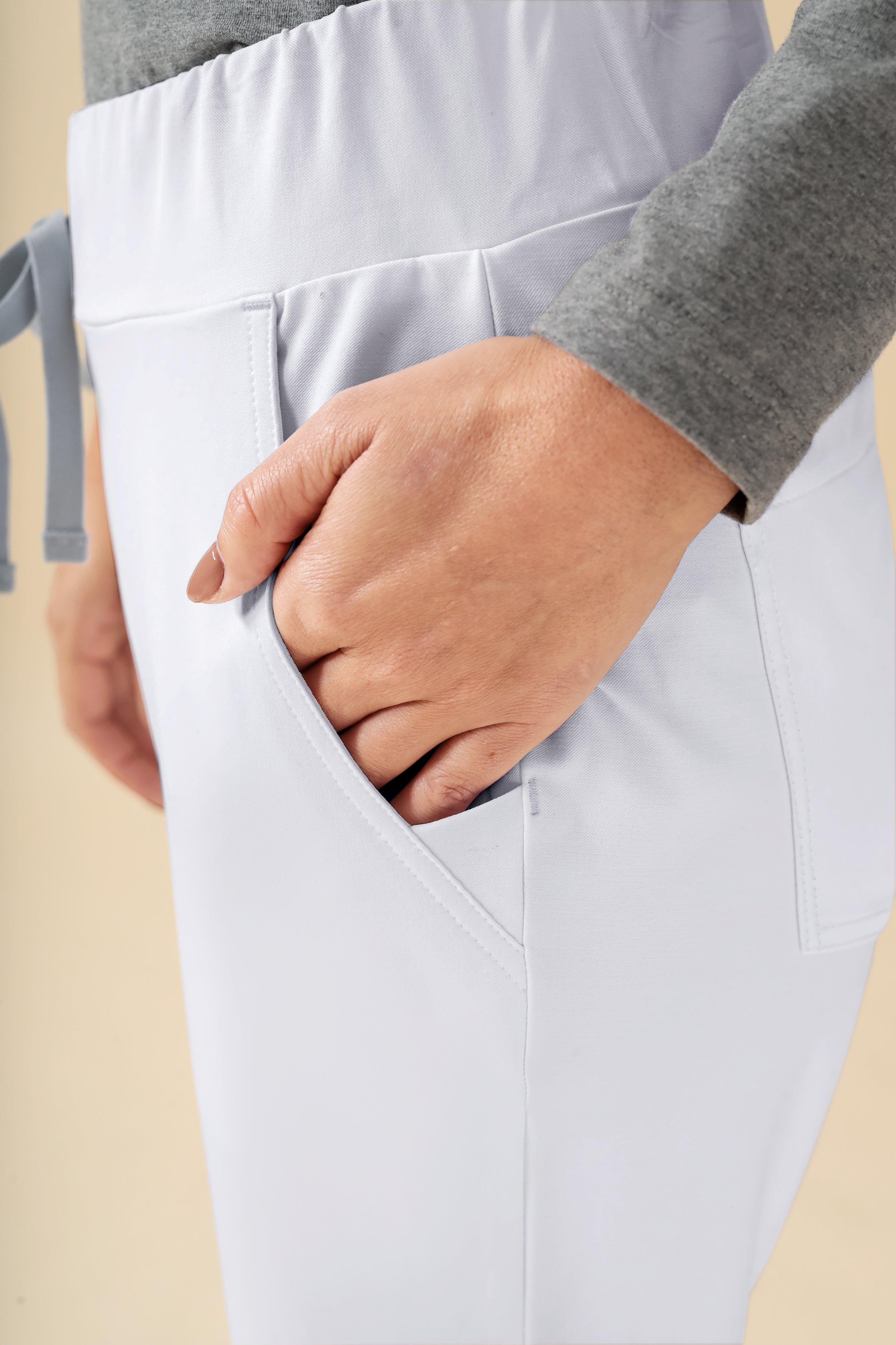 KAERE Hose Damen - Saumbündchen ohne Beintaschen weiss