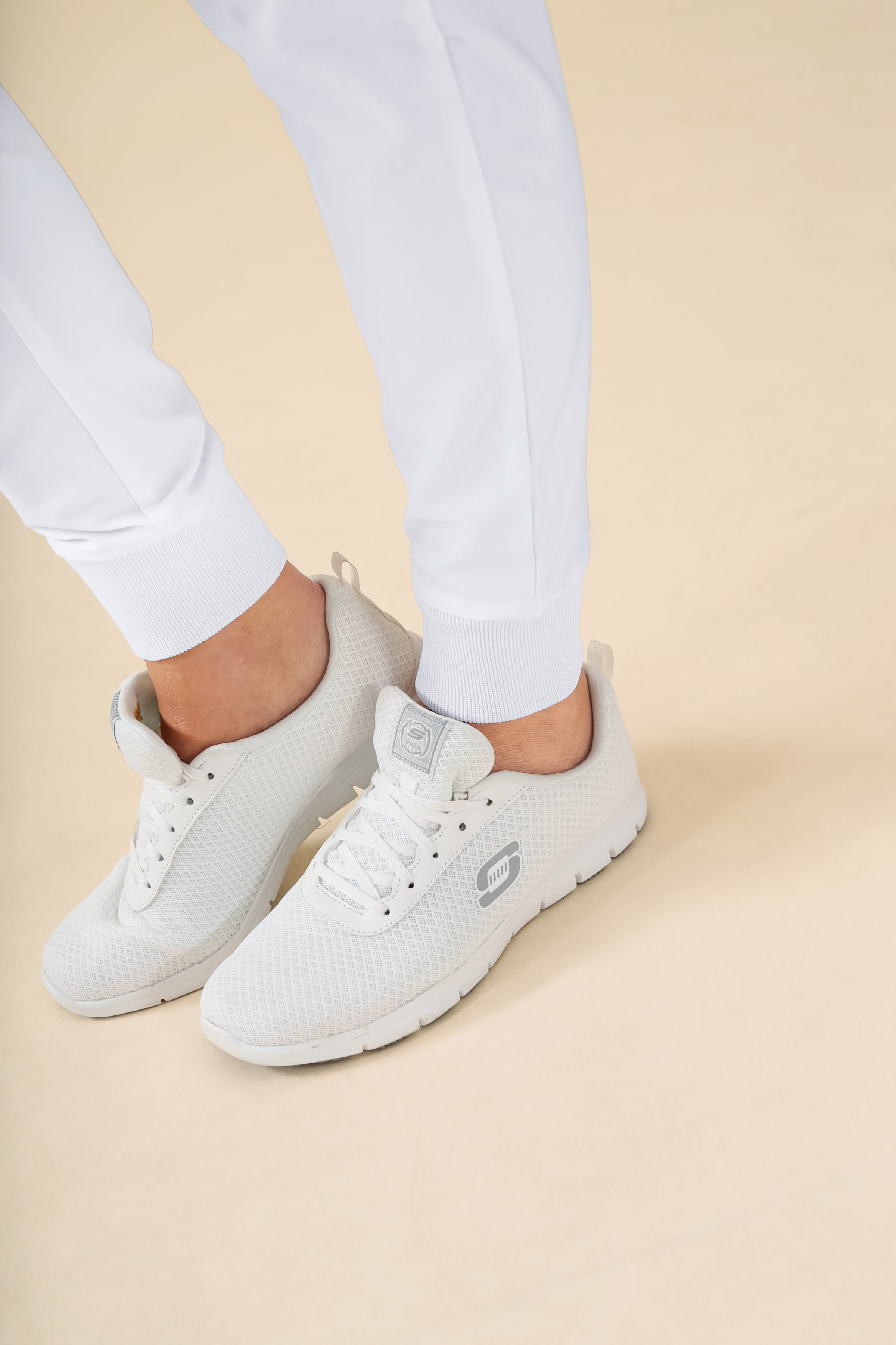 KAERE Hose Damen - Saumbündchen ohne Beintaschen weiss