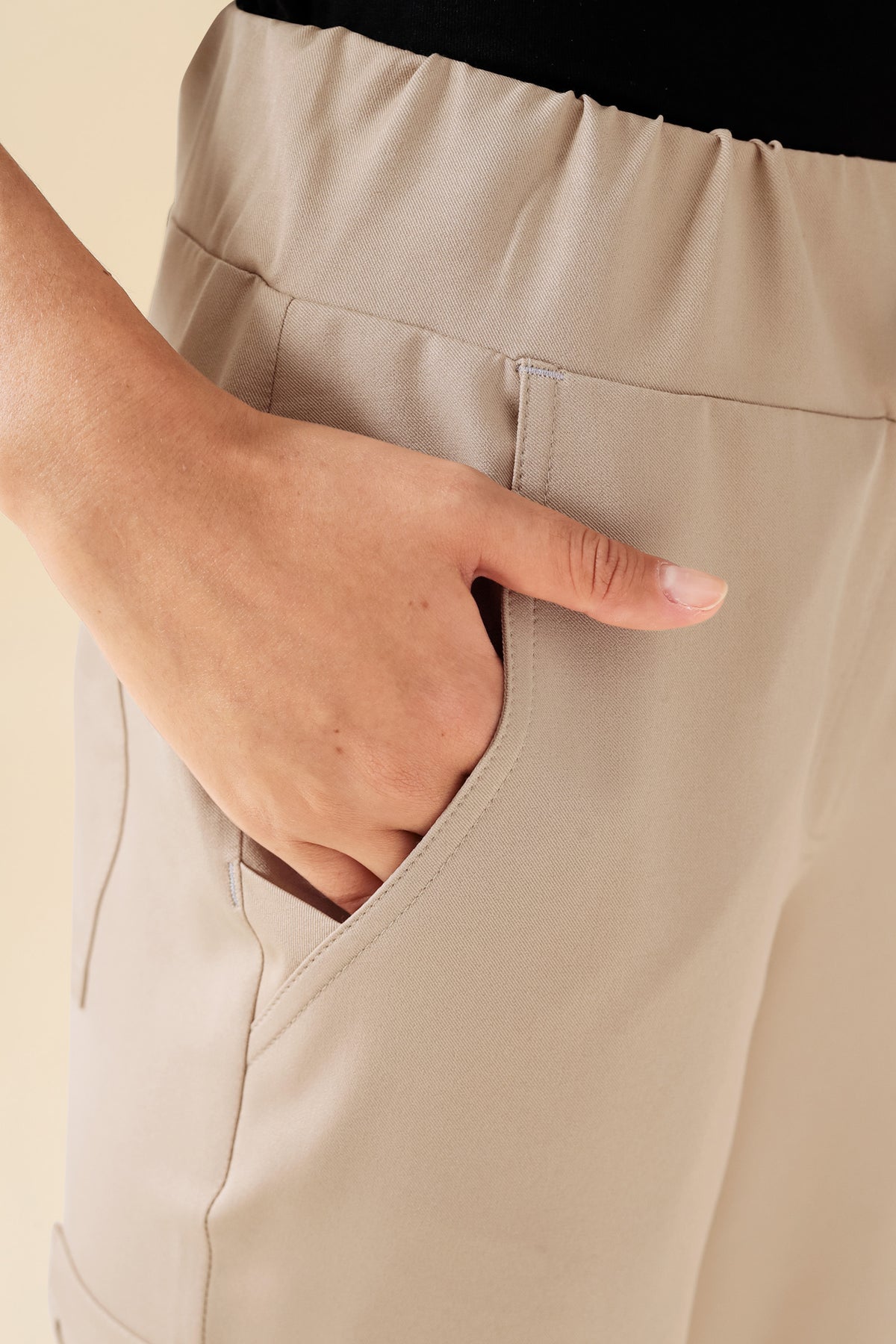 KAERE Hose Damen - gerader Saum mit Beintaschen sand