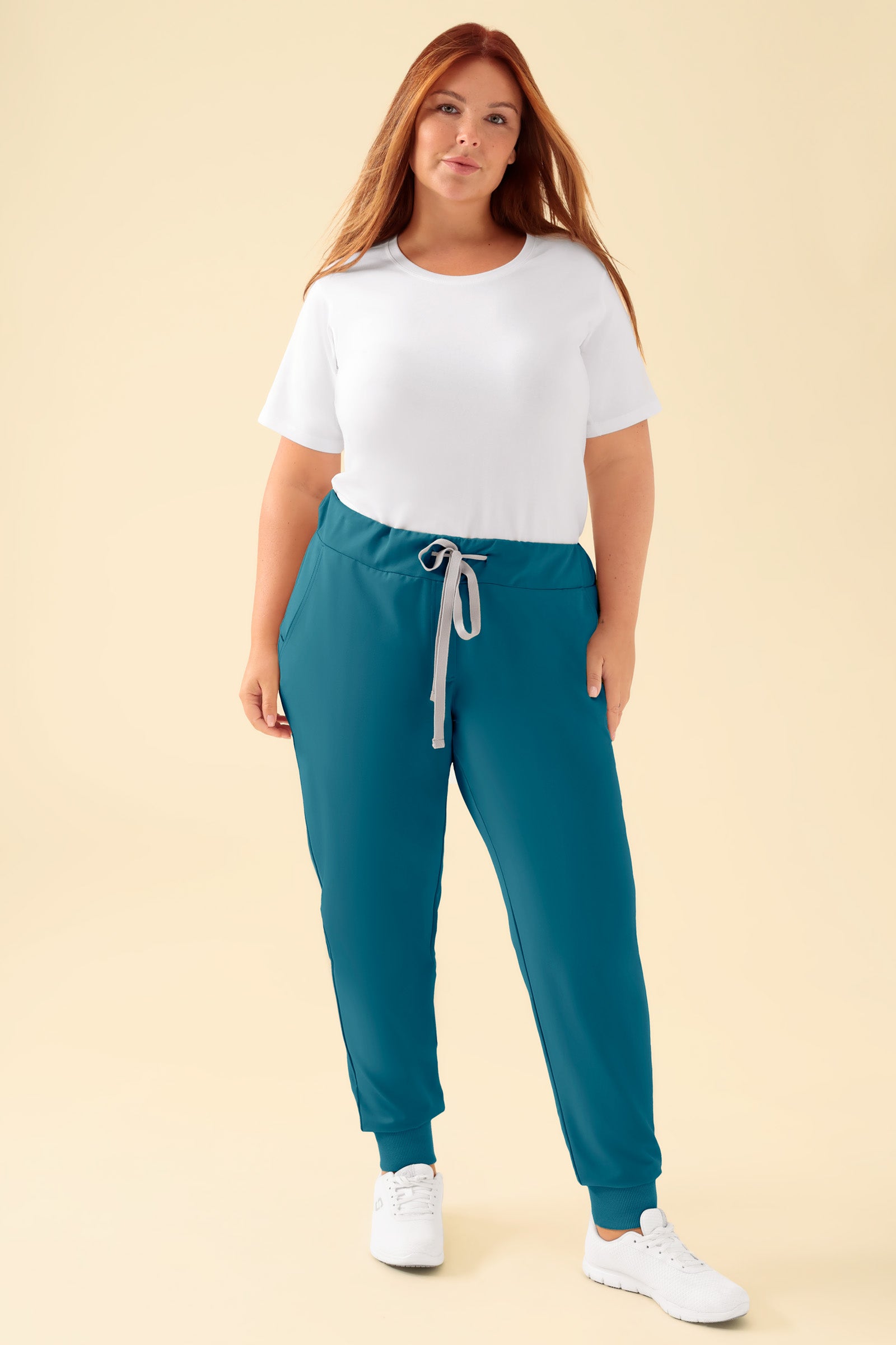 KAERE Hose Damen - Saumbündchen ohne Beintaschen petrol, Vorderansicht Das Model ist 173 cm groß und trägt Grösse XL