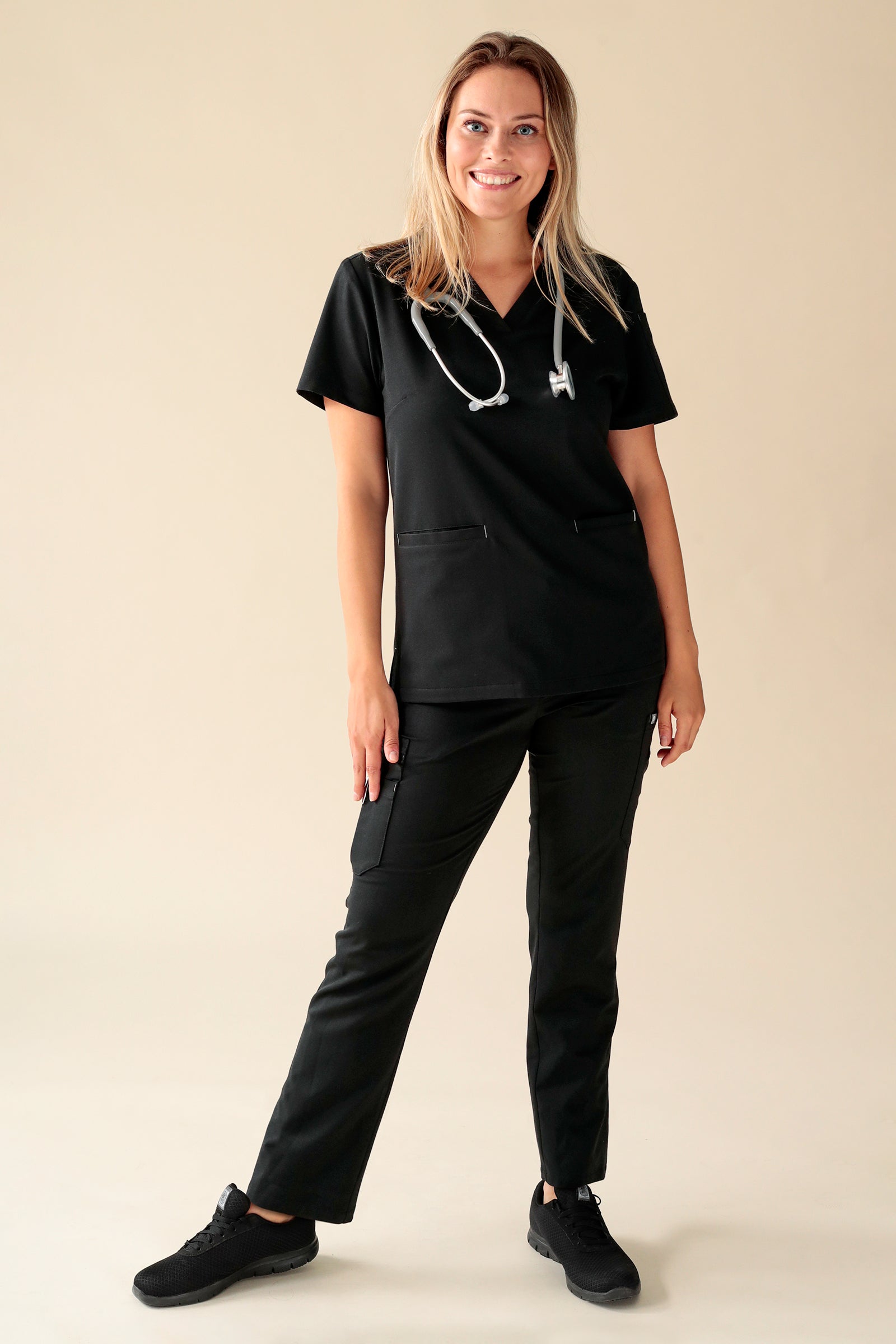 KAERE Hose Damen - gerader Saum Kurzgr. mit Beintaschen schwarz, Vorderansicht