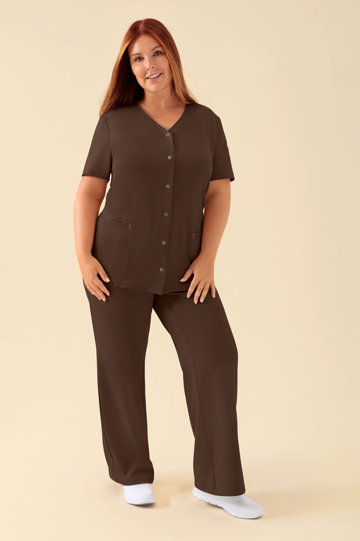 KAERE Kasack Damen - durchgeknöpft coffee, Vue de face Le mannequin mesure 173 cm et porte la taille XL
