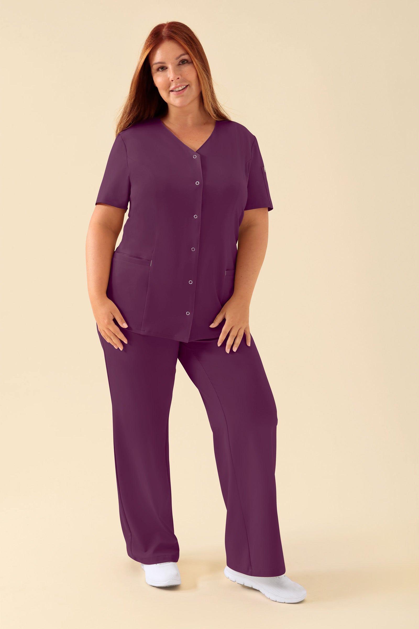 KAERE Kasack Damen - durchgeknöpft pflaume, Vue de face Le mannequin mesure 173 cm et porte la taille XL