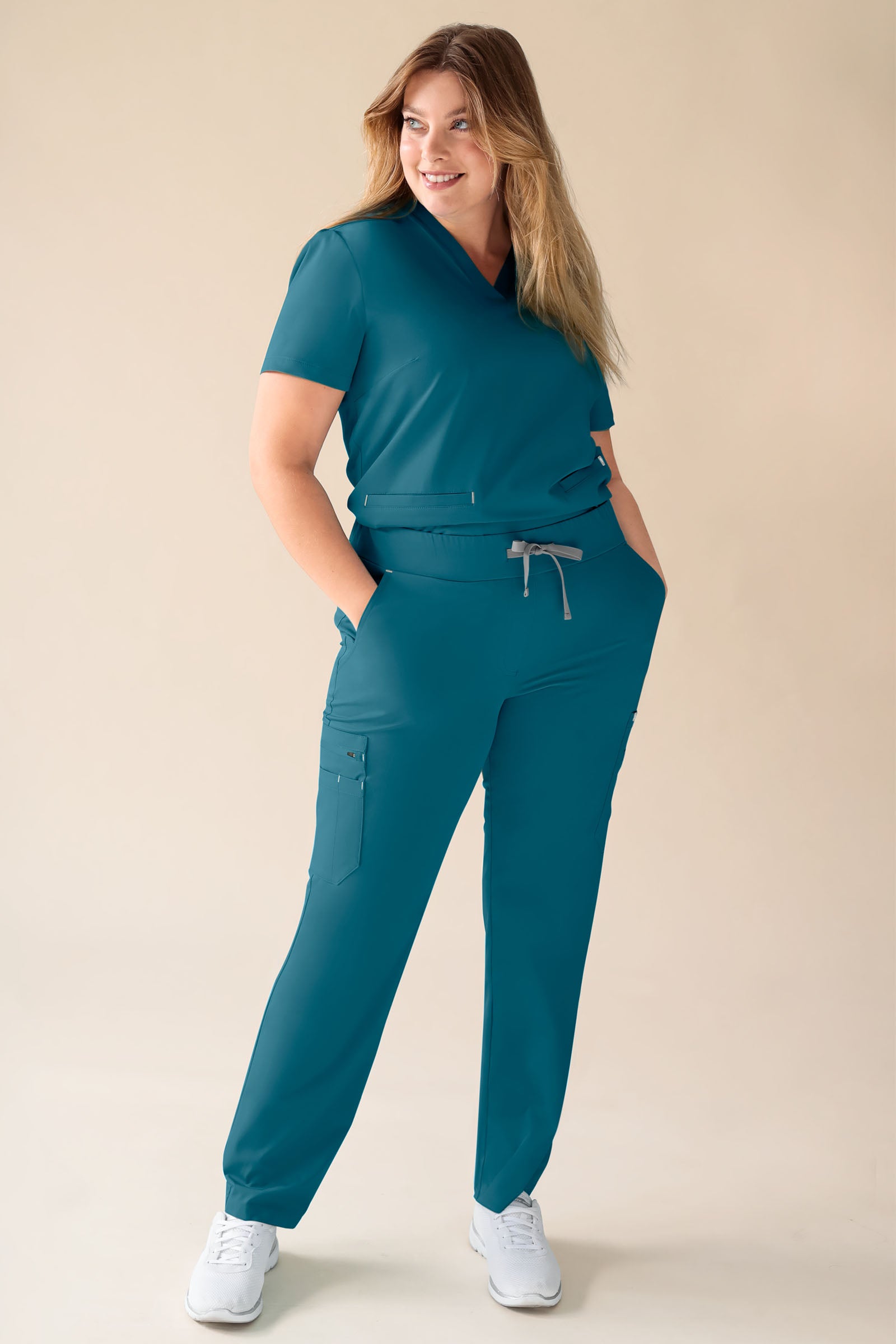KAERE Hose Damen - gerader Saum mit Beintaschen petrol, Vue de face Le mannequin mesure 174 cm et porte la taille XL