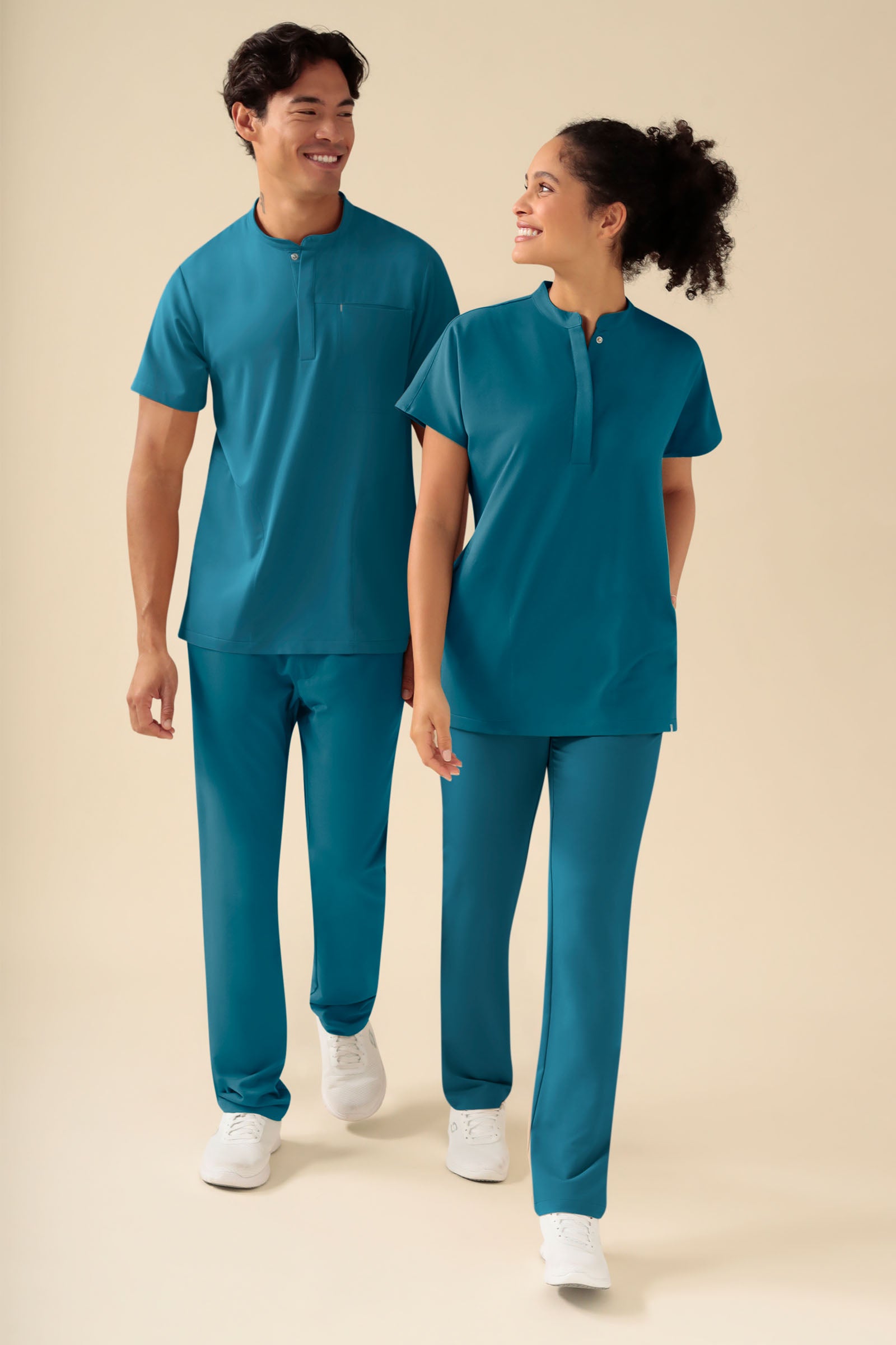 KAERE Hose Damen - gerader Saum ohne Beintaschen petrol, Vue de face Le mannequin mesure 176 cm et porte la taille S