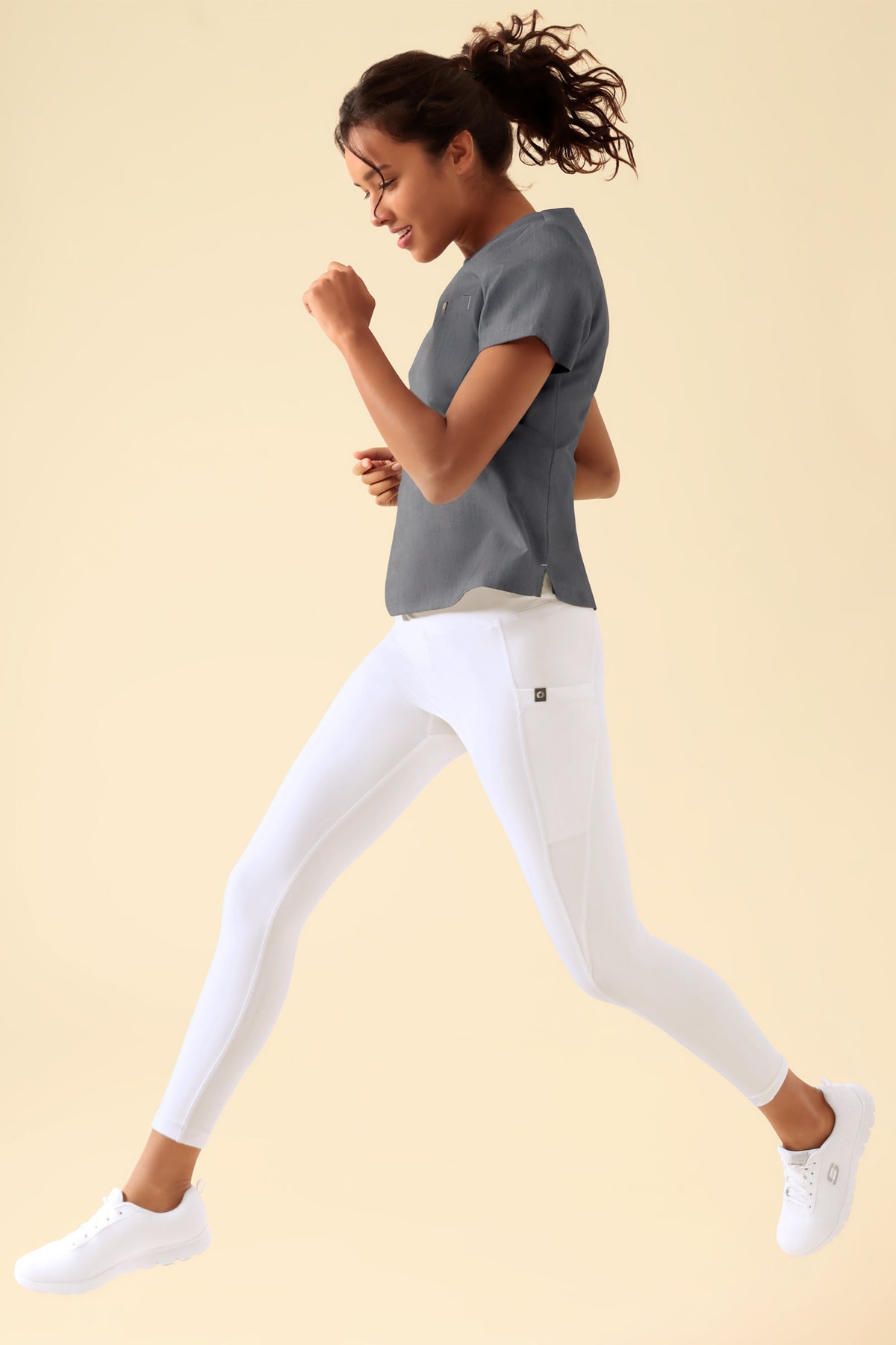 KAERE Leggings Damen - super elastisch weiss, Vorderansicht Das Model ist 176 cm groß und trägt Grösse S