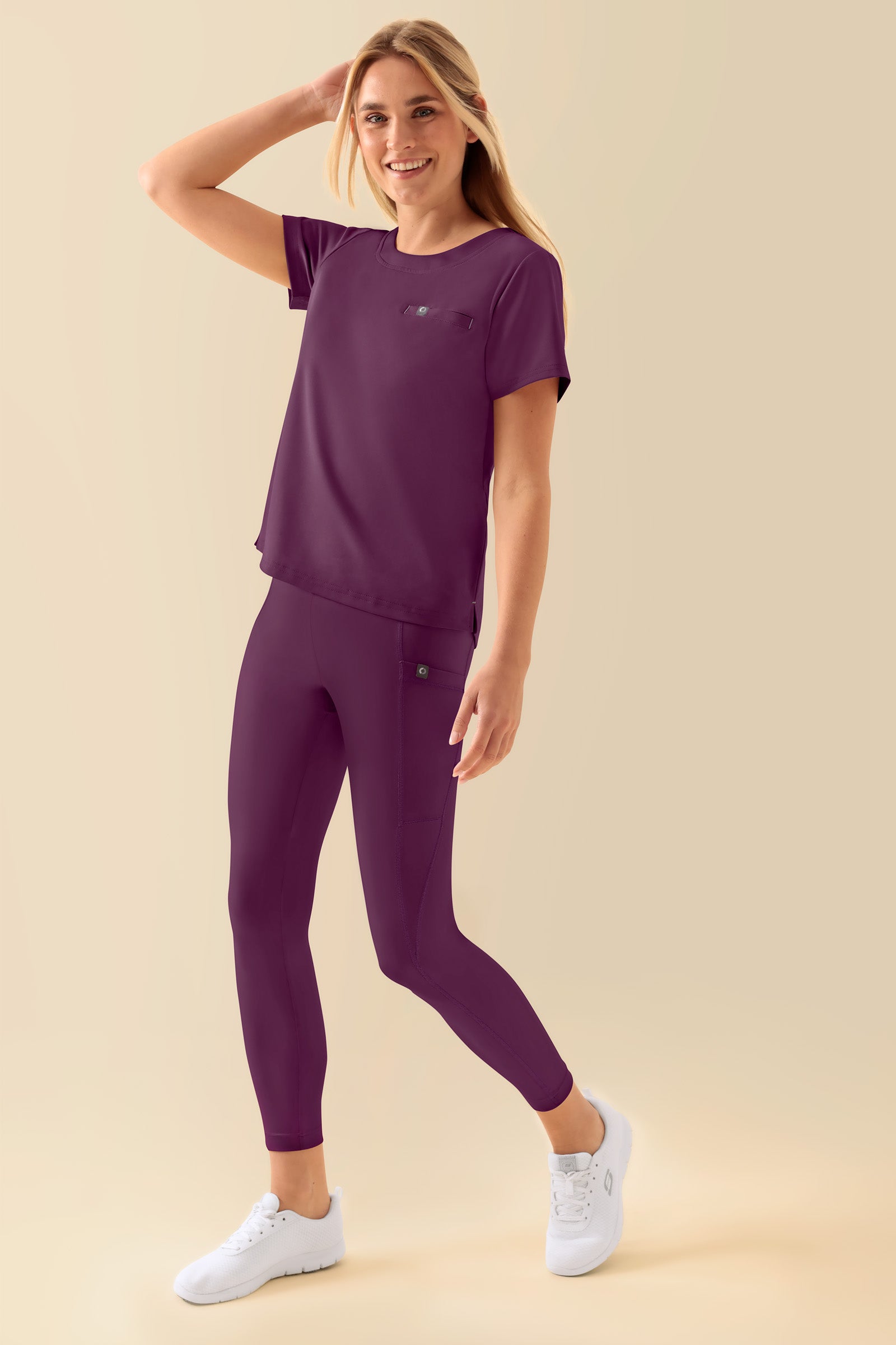 KAERE Leggings Damen - super elastisch pflaume, Vorderansicht Das Model ist 177 cm groß und trägt Grösse S