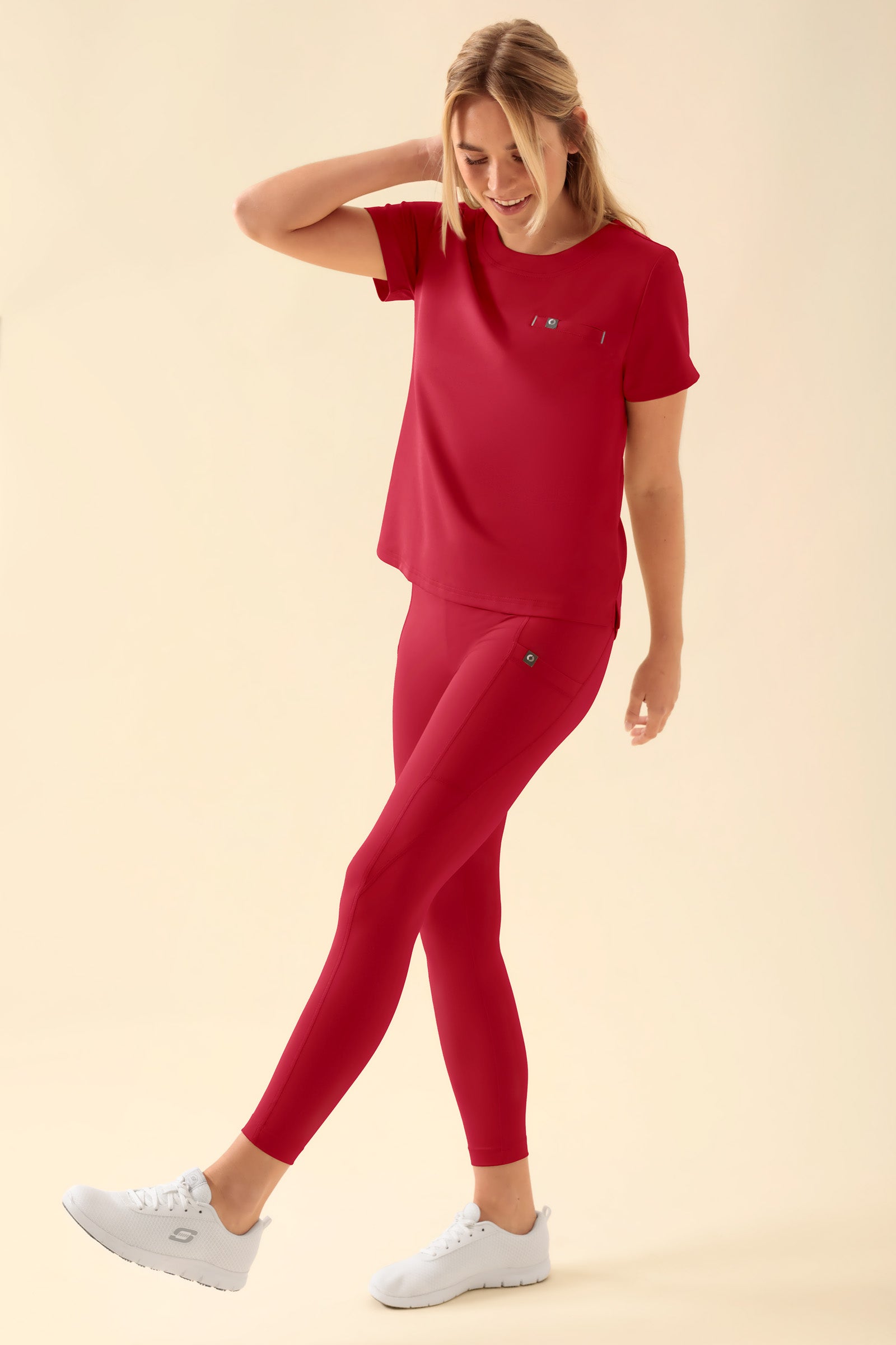 KAERE Leggings Damen - super elastisch rot, Vue de face Le mannequin mesure 177 cm et porte la taille S