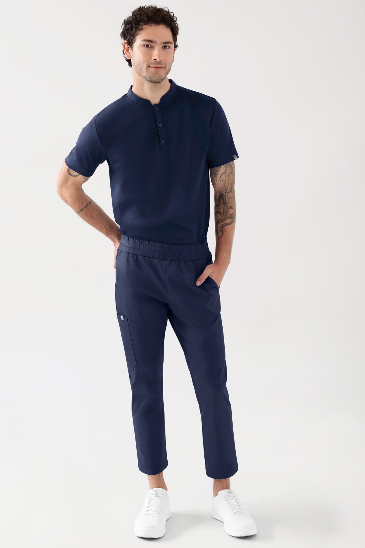 COMFY FLEX Stretch Hose Unisex - 7/8 Länge navy, Vorderansicht Das Model ist 188 cm groß und trägt Grösse M