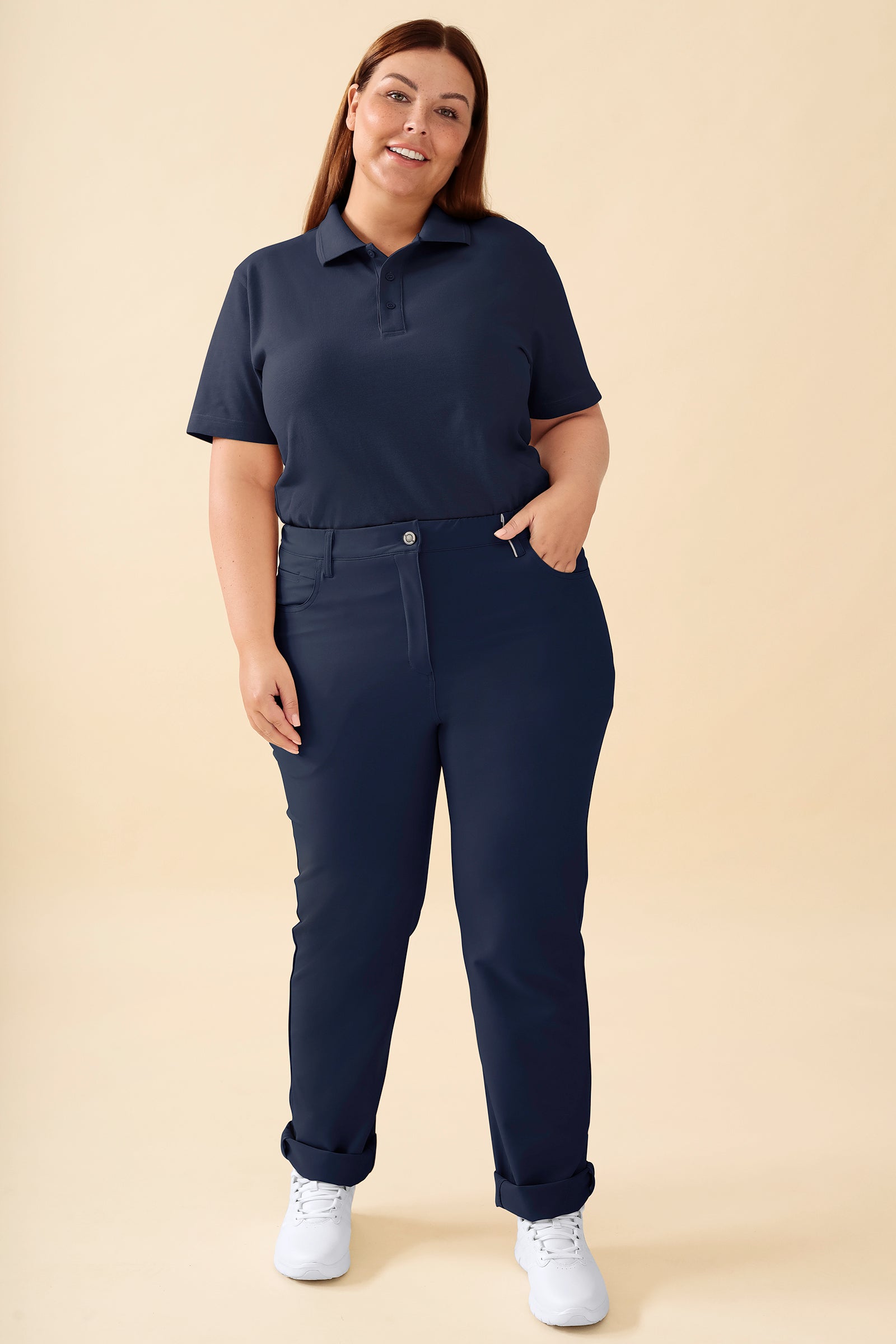 KAERE Hose Damen - 5-Pocket navy, Vorderansicht Das Model ist 173 cm groß und trägt Grösse XL
