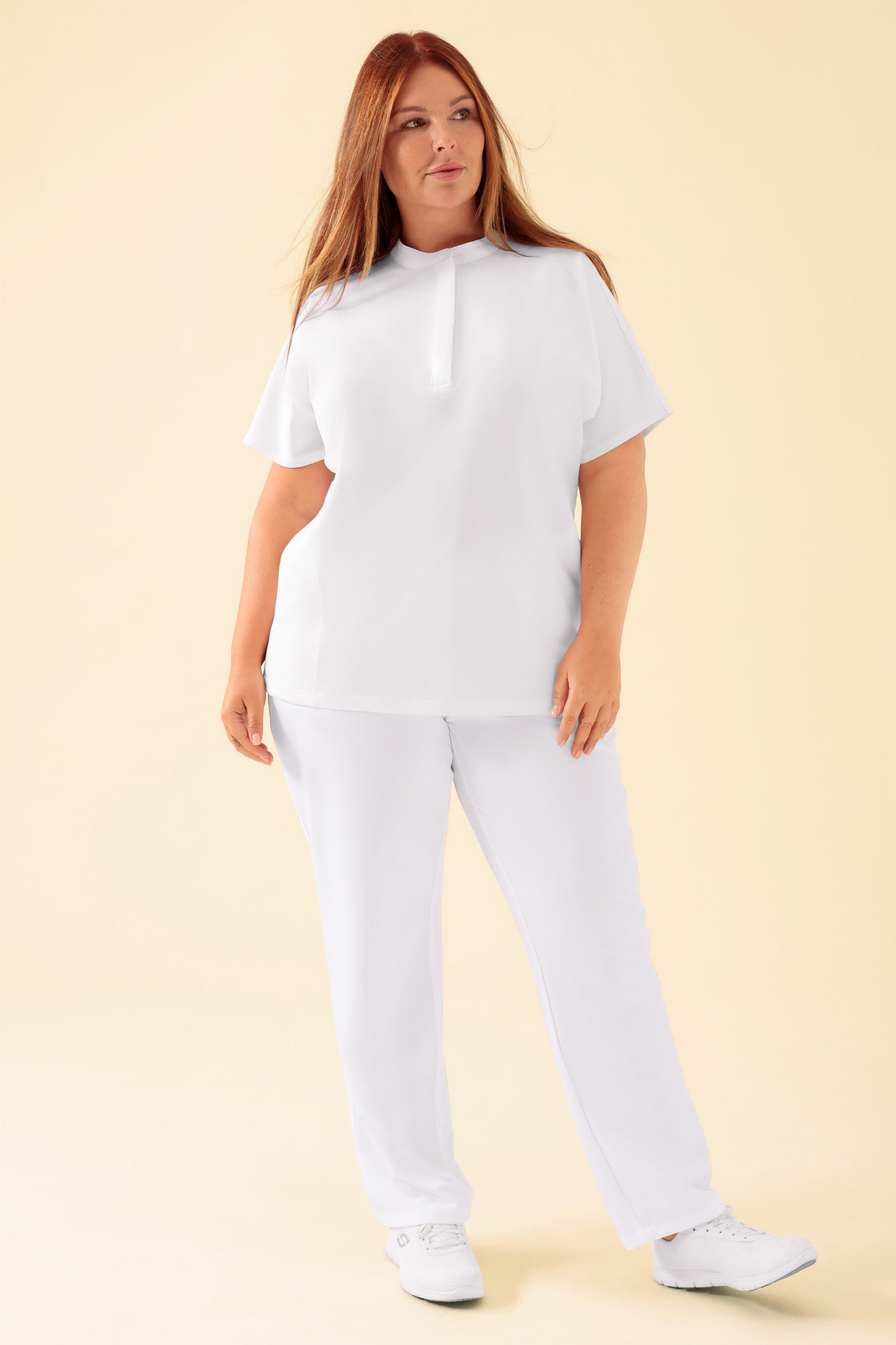 KAERE Schlupfkasack Damen - Stehkragen weiss, Vue de face Le mannequin mesure 173 cm et porte la taille XL