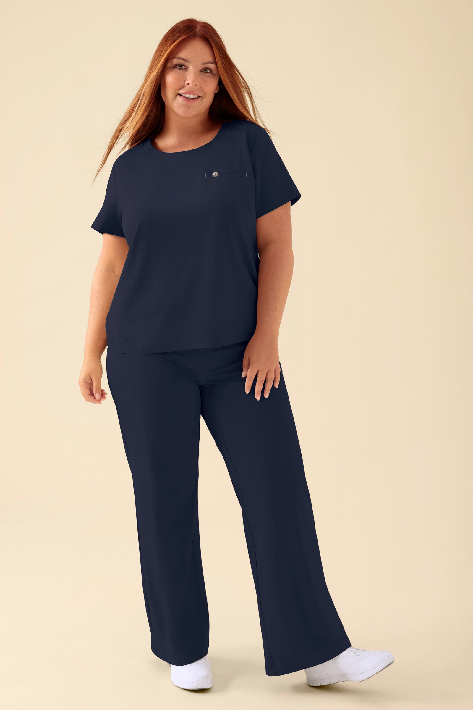 KAERE Shirt Damen - Rundhalsausschnitt navy, Vue de face Le mannequin mesure 173 cm et porte la taille XL