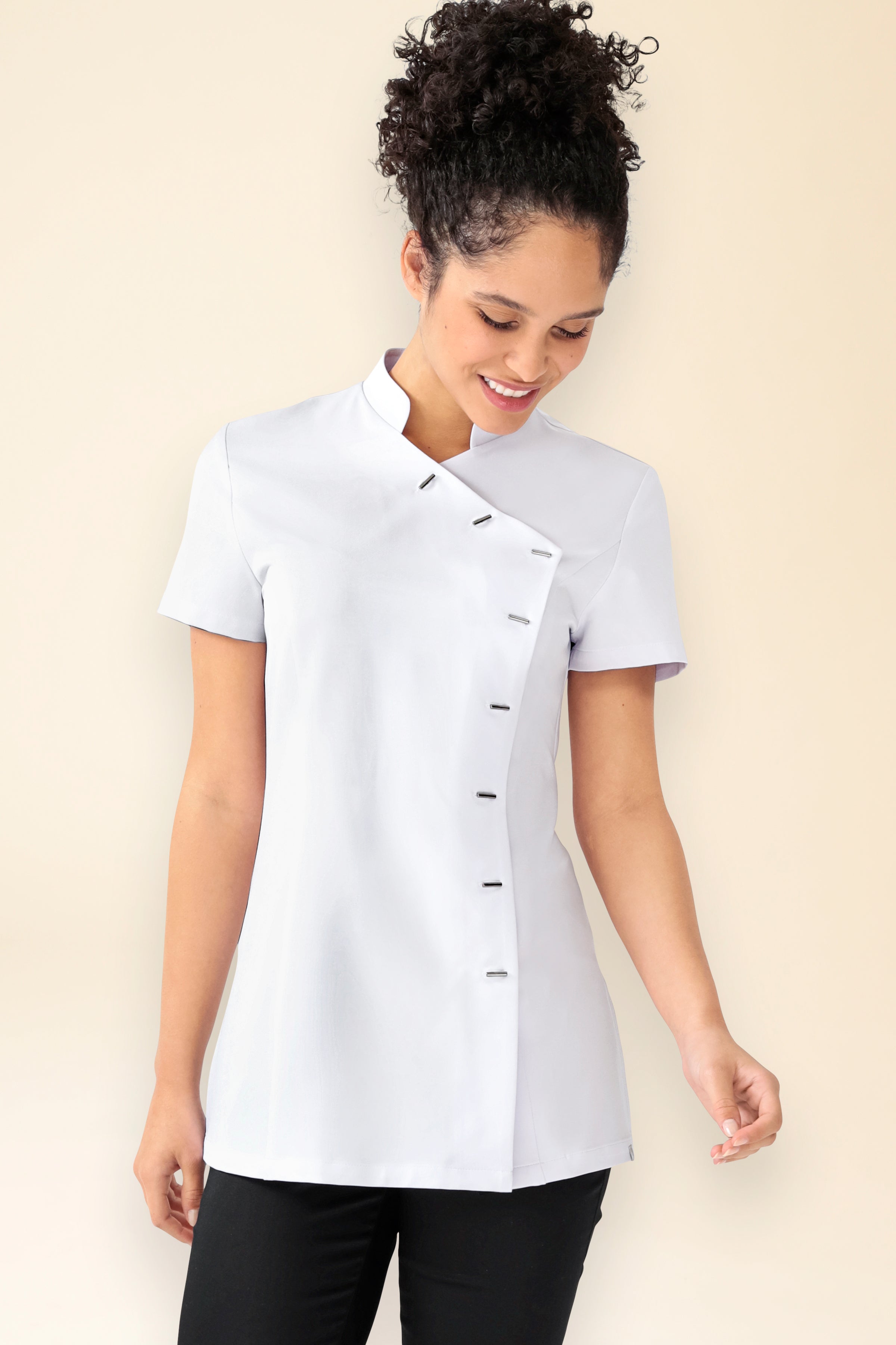 KAERE Kasack Damen - asymmetrische Knopfleiste weiss