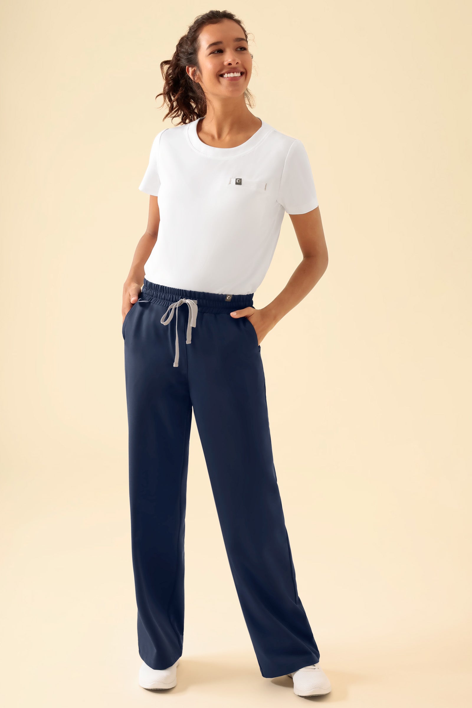 KAERE Hose Damen - weites Bein navy, Vue de face Le mannequin mesure 176 cm et porte la taille S