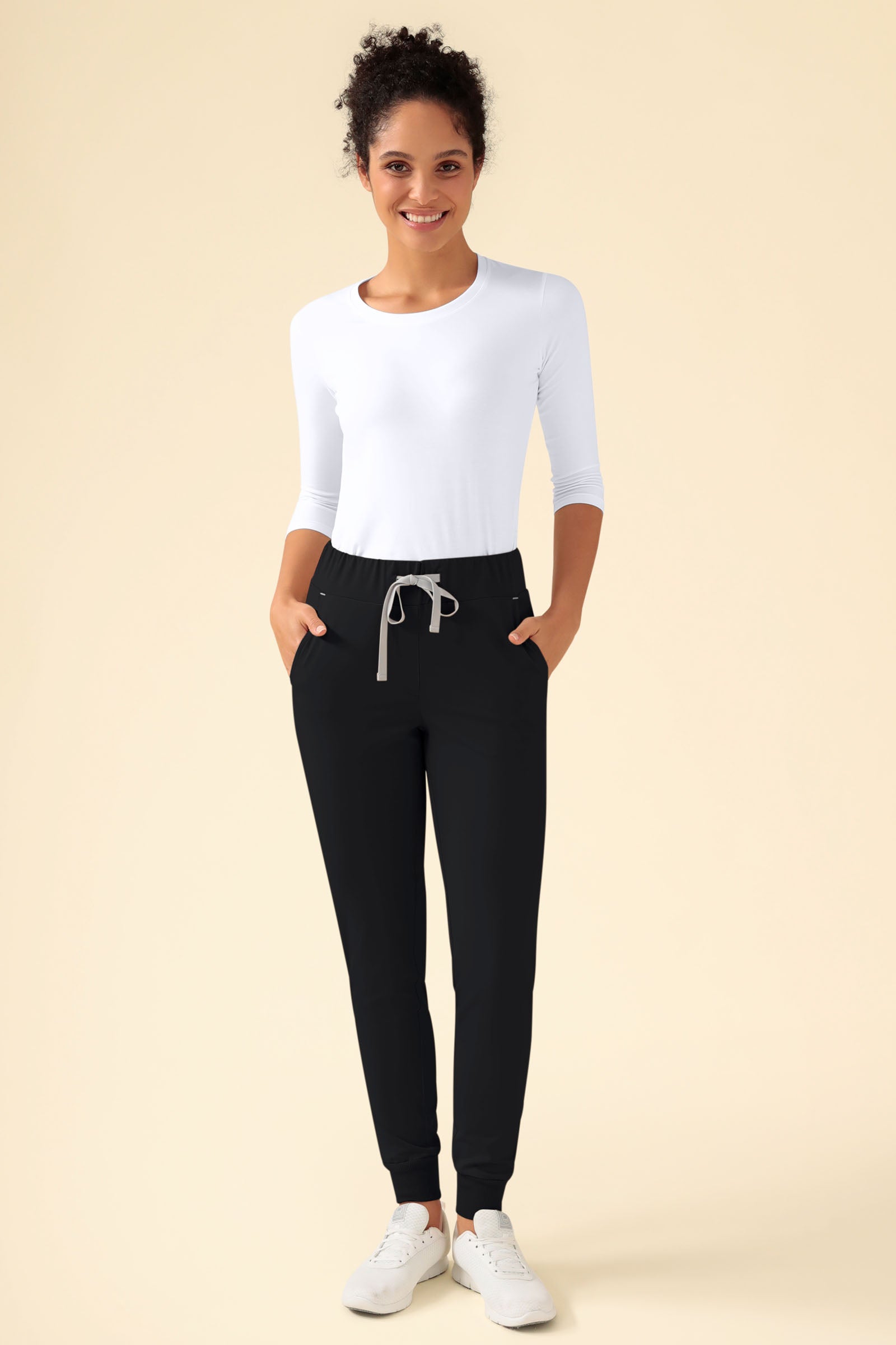 KAERE Hose Damen - Saumbündchen ohne Beintaschen schwarz, Vorderansicht Das Model ist 176 cm groß und trägt Grösse S