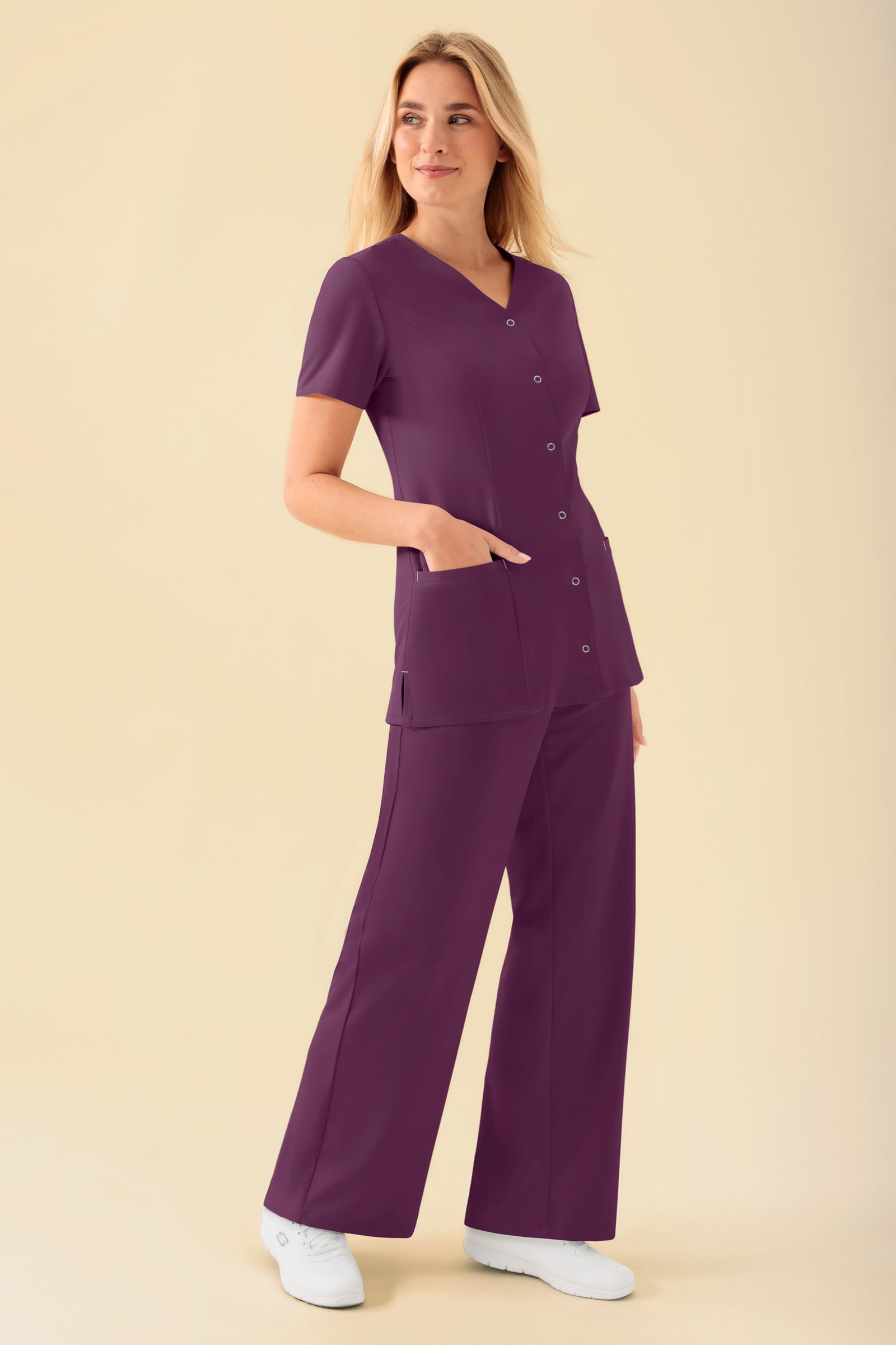 KAERE Kasack Damen - durchgeknöpft pflaume, Vue de face Le mannequin mesure 177 cm et porte la taille S