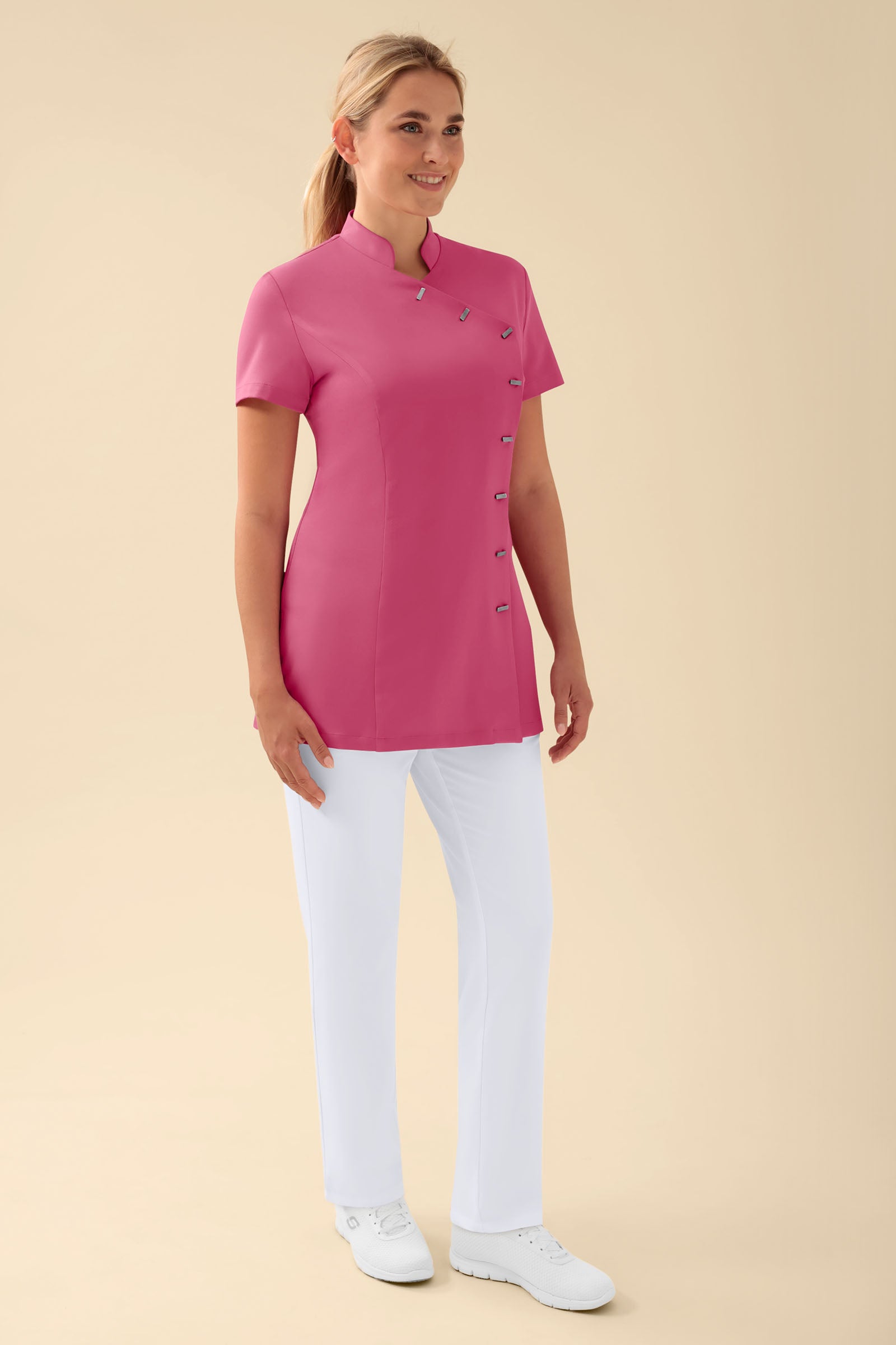 KAERE Kasack Damen - asymmetrische Knopfleiste rosenholz, Vue de face Le mannequin mesure 177 cm et porte la taille S