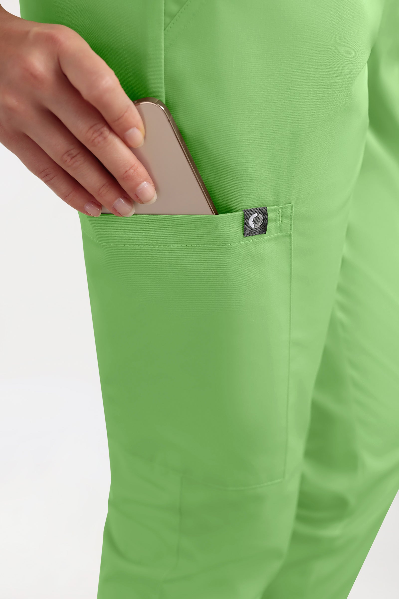 CORE Cargohose Damen - Jogpants Style apfelgrün, Vorderansicht