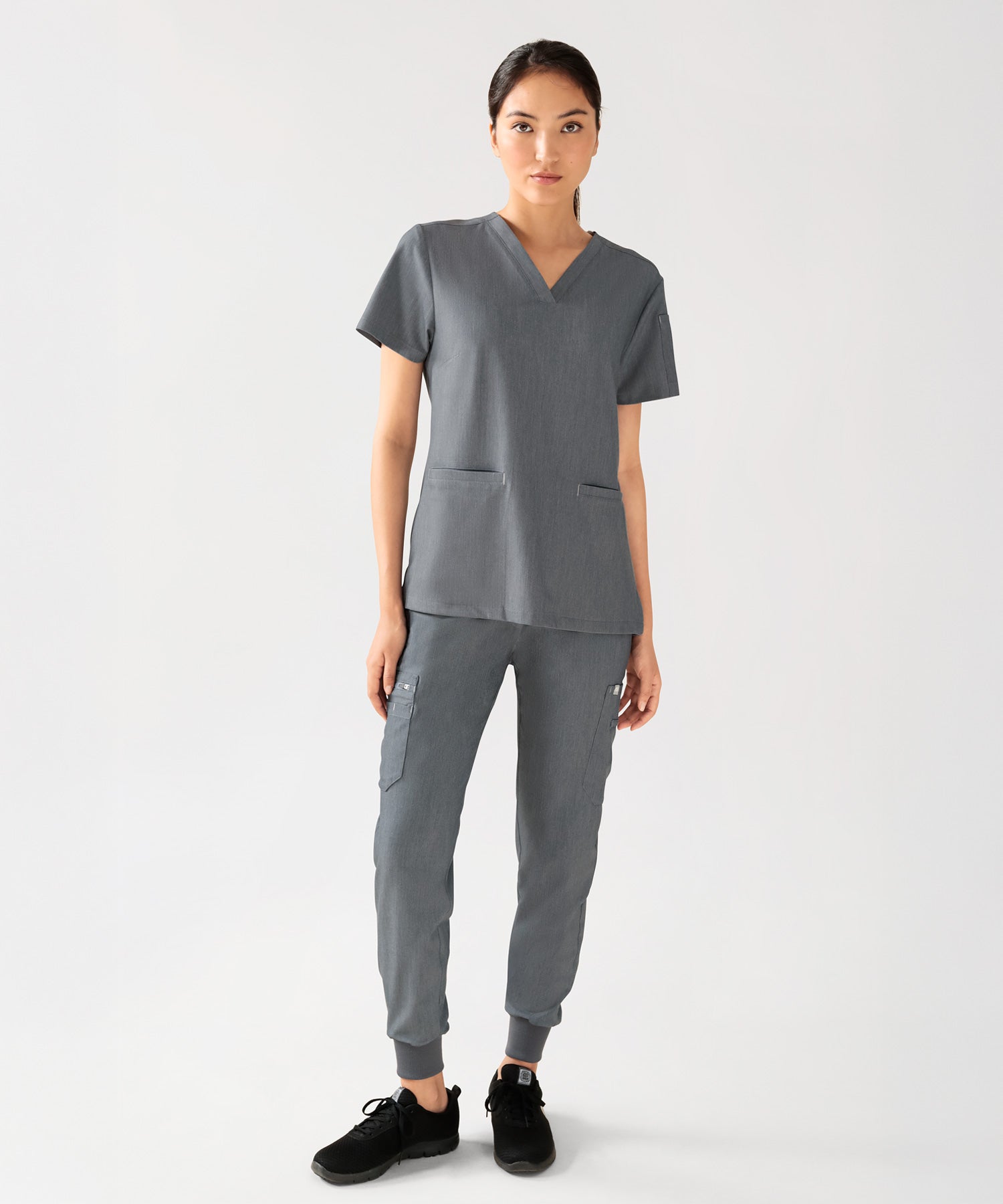Damen Modell KAERE Outfit in der Farbe grau melange