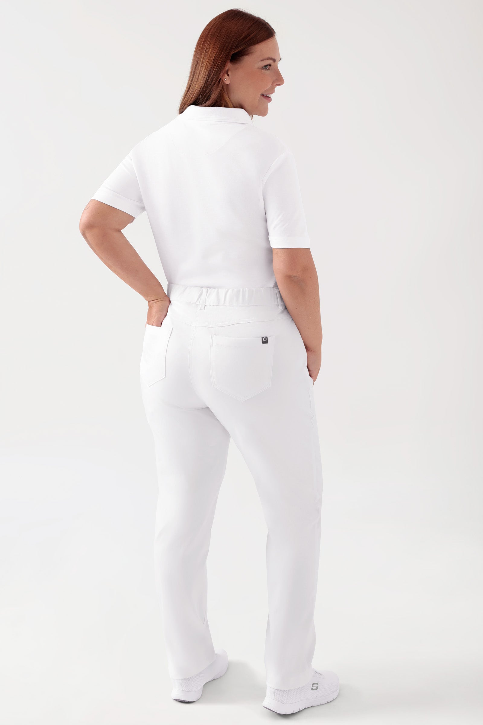 COMFY FLEX 5-Pocket Hose Damen - gerades Bein weiss, Rückansicht Das Model ist 173 cm groß und trägt Grösse 46