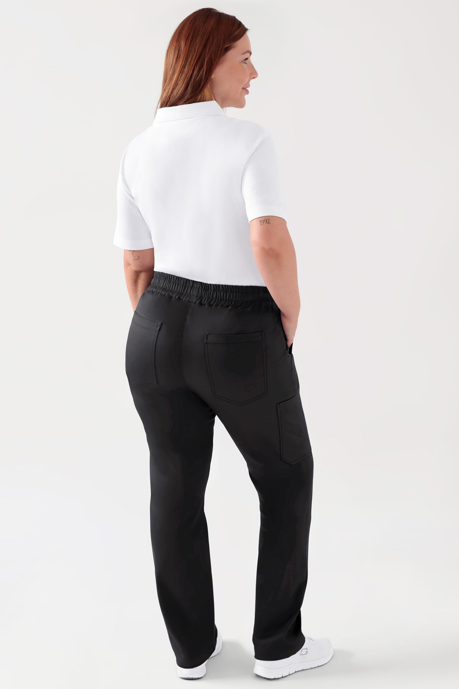 COMFY FLEX Stretch Hose Unisex - 1/1 Länge schwarz, Rückansicht Das Model ist 173 cm groß und trägt Grösse L