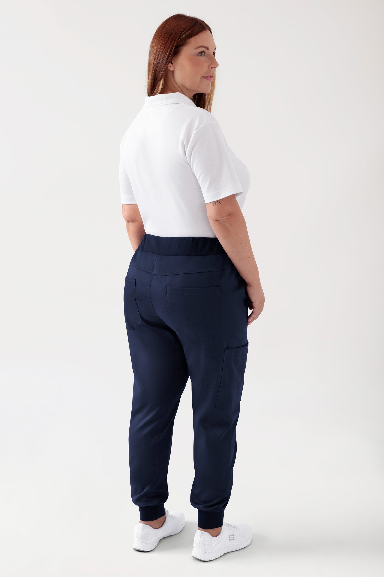 COMFY FLEX Hose Damen - Jogpants navy, Vue de dos Le mannequin mesure 173 cm et porte la taille XL
