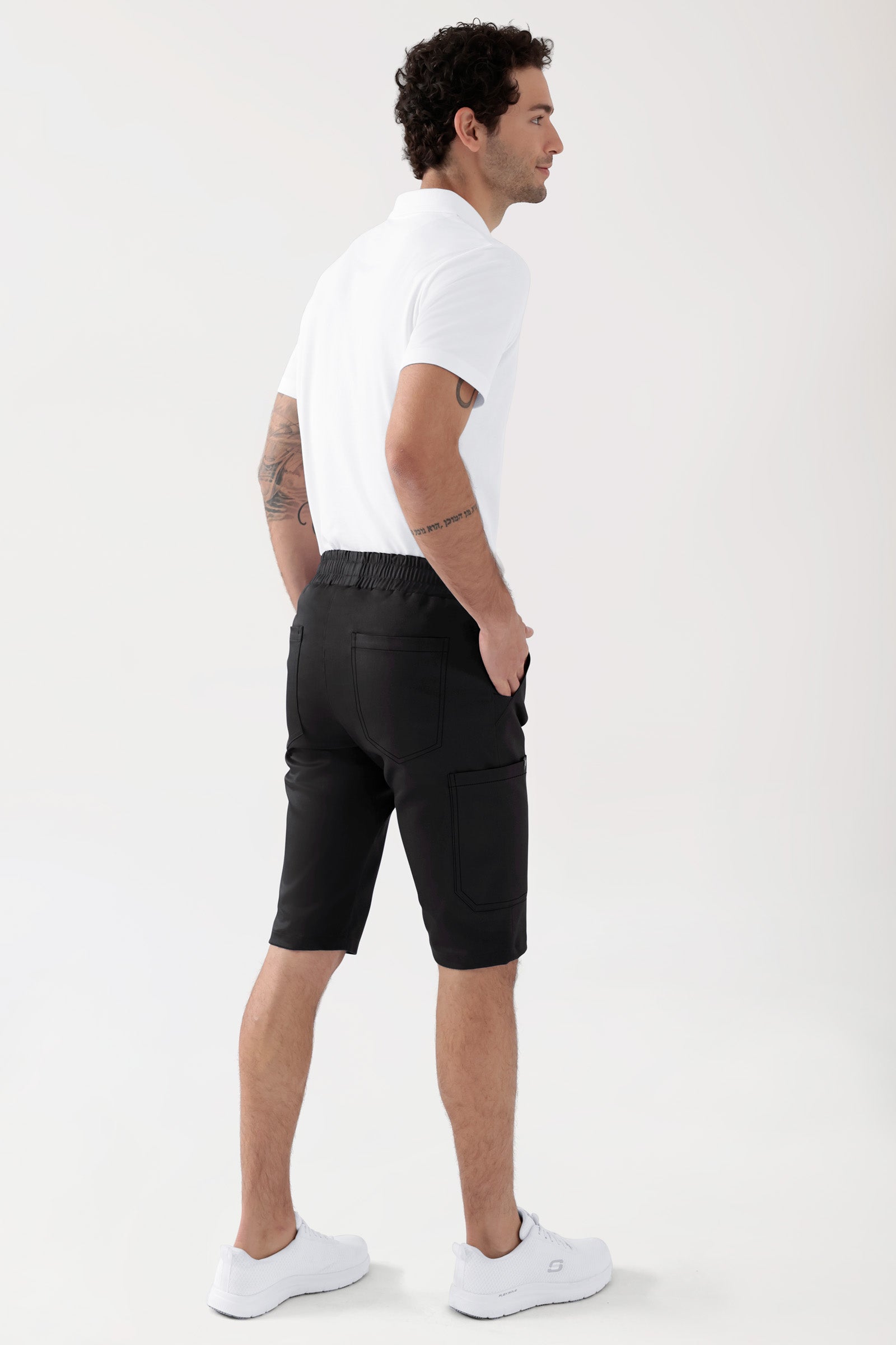 COMFY FLEX Stretch Hose Unisex - Bermuda schwarz, Rückansicht Das Model ist 188 cm groß und trägt Grösse M