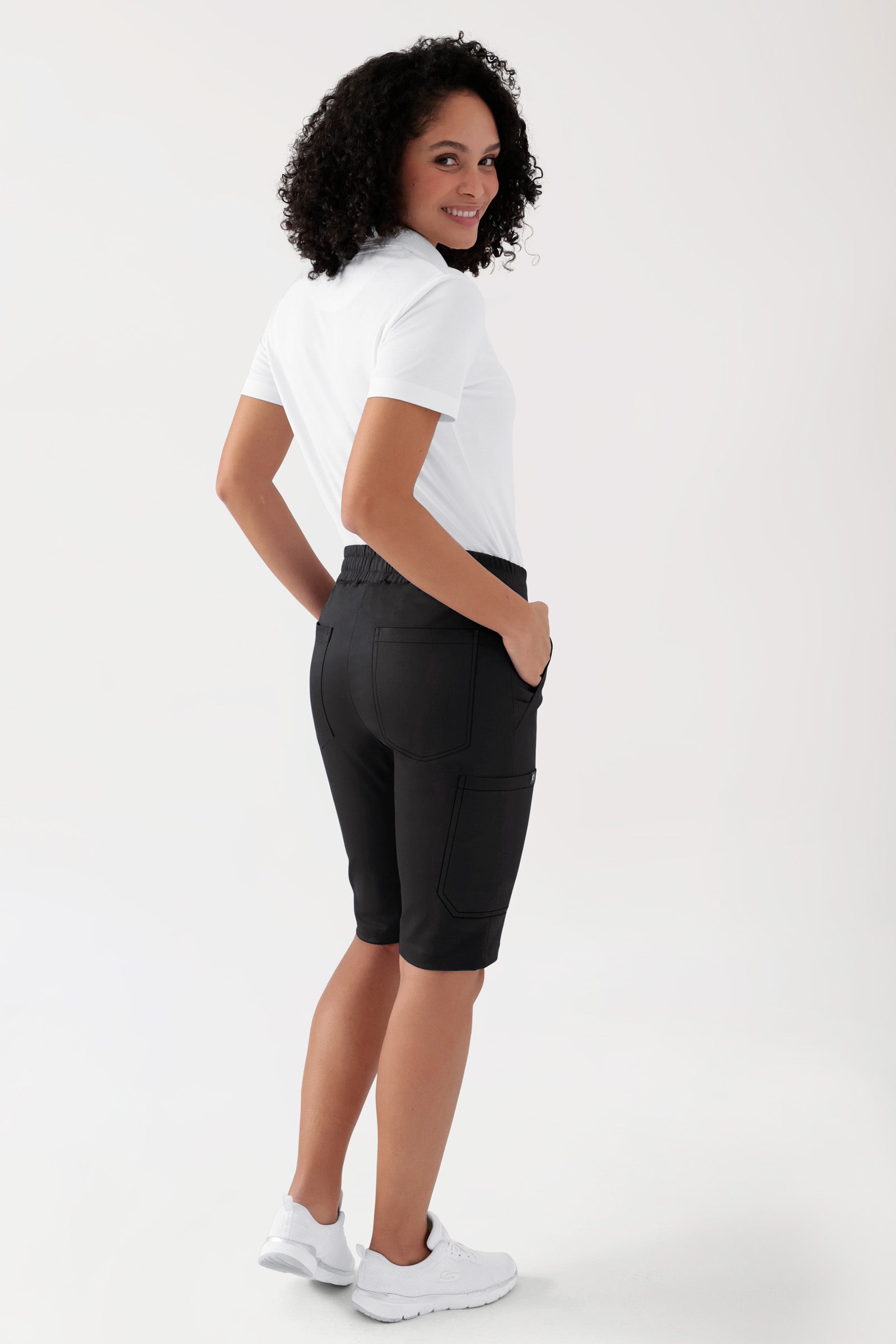 COMFY FLEX Stretch Hose Unisex - Bermuda schwarz, Rückansicht Das Model ist 176 cm groß und trägt Grösse S