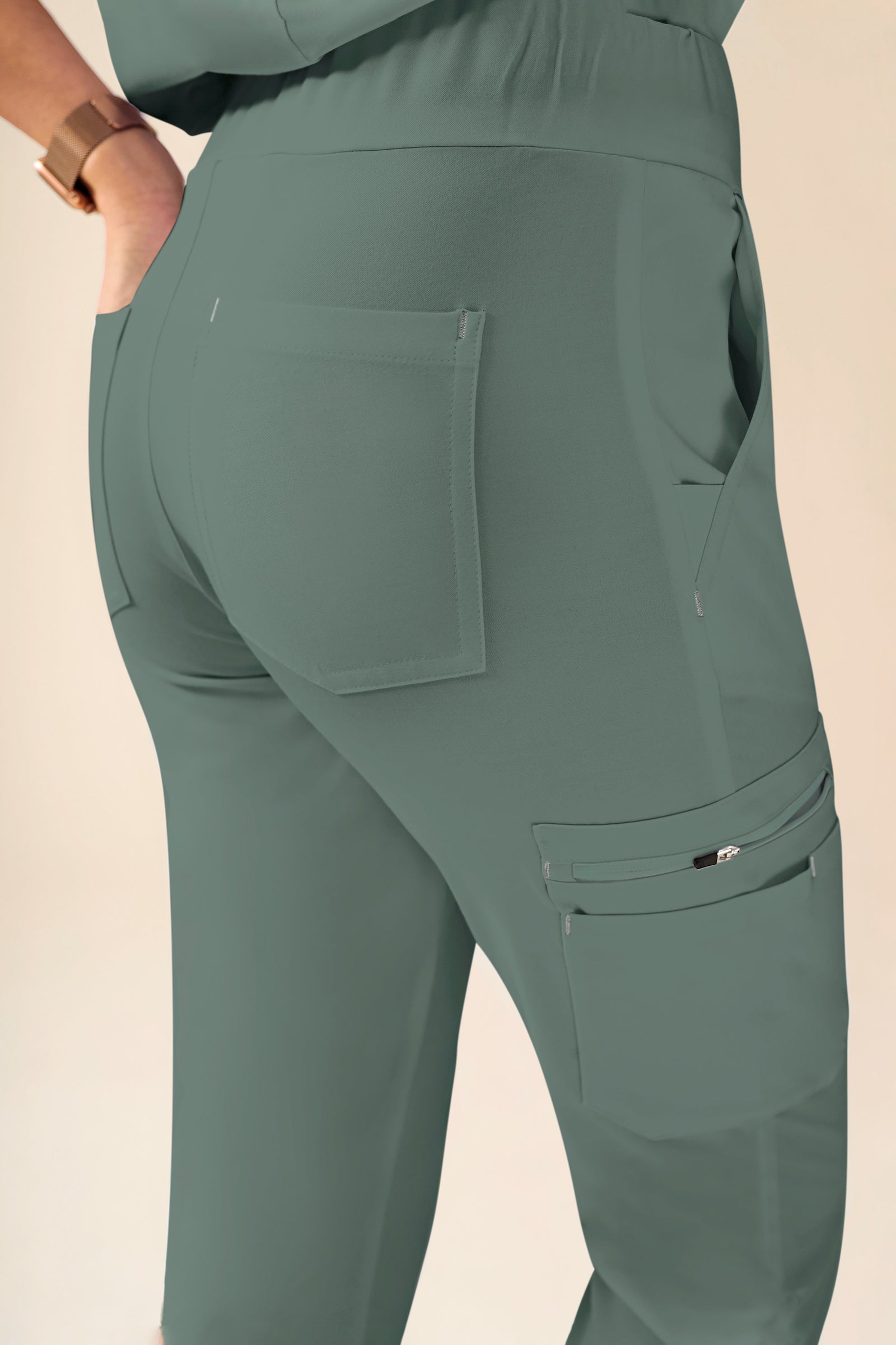 KAERE Hose Damen - Saumbündchen Kurzgr. mit Beintaschen dunkelgrün