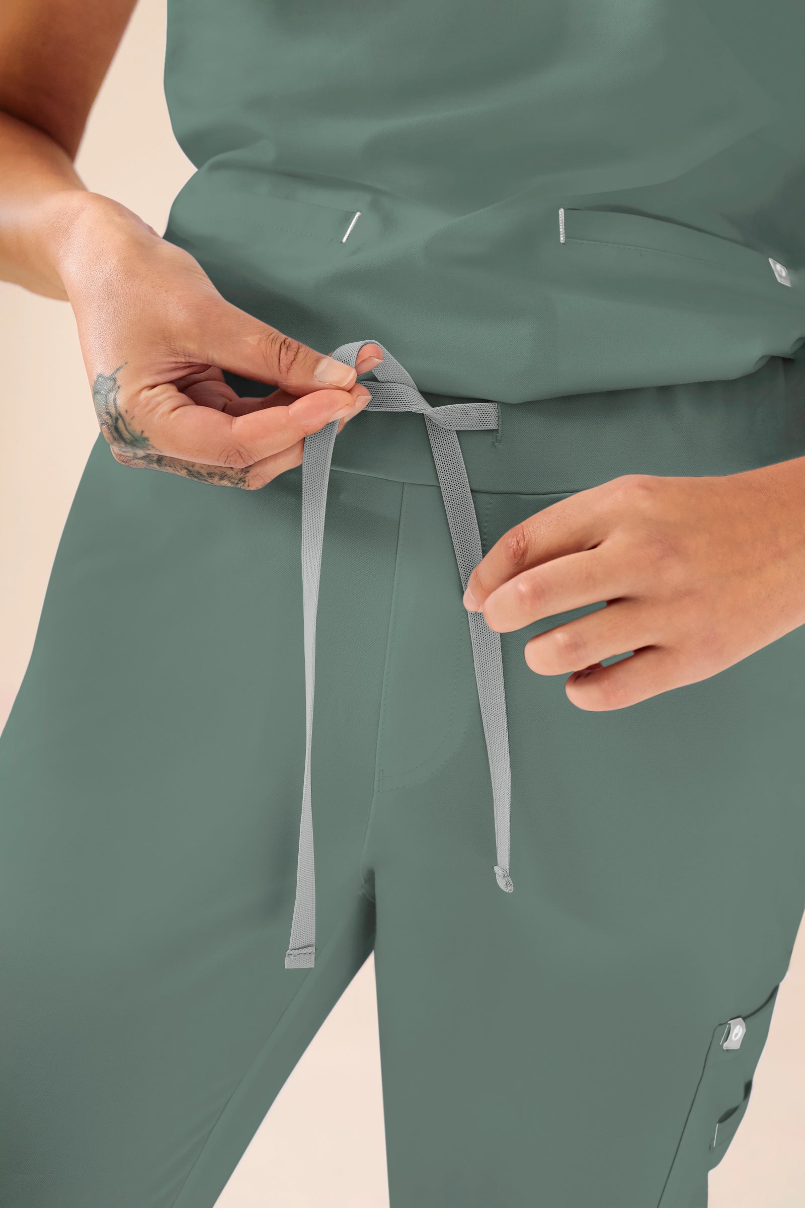 KAERE Hose Damen - Saumbündchen mit Beintaschen dunkelgrün
