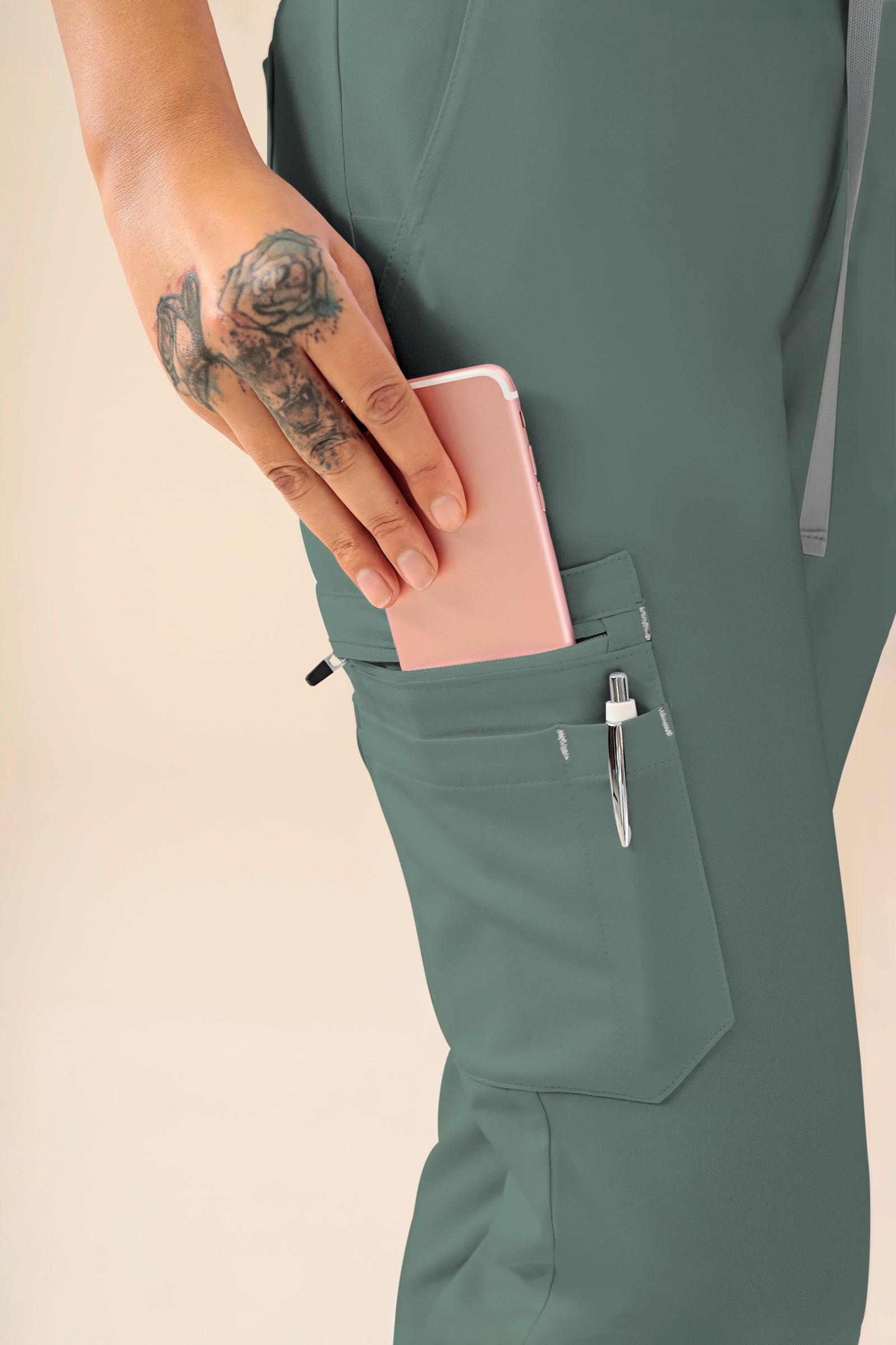 KAERE Hose Damen - gerader Saum mit Beintaschen dunkelgrün