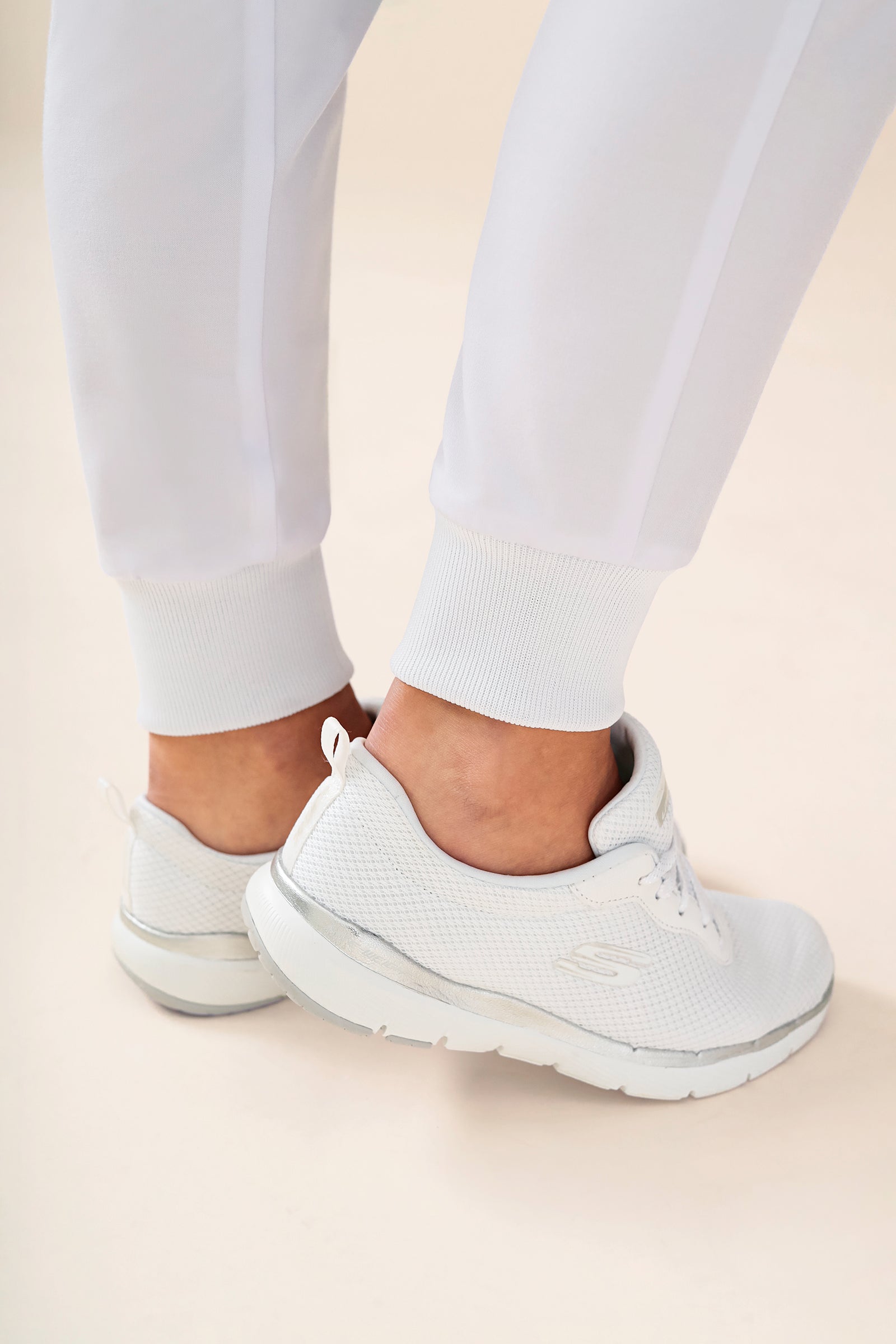 KAERE Hose Damen - Saumbündchen mit Beintaschen weiss